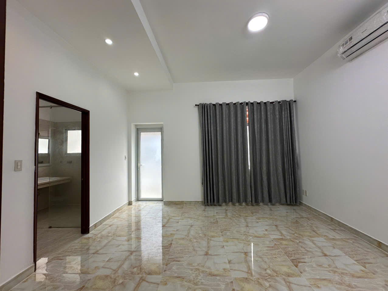 Cho thuê biệt thự song lập Mỹ Kim 2 Phú Mỹ Hưng, Quận 7 xây trệt + 2 lầu có 4 phòng ngủ 14