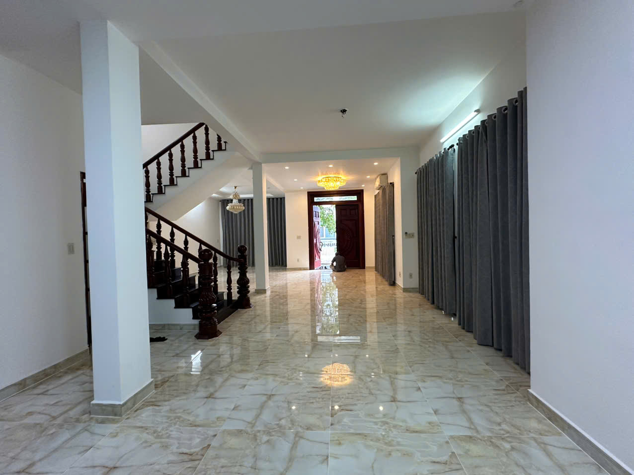 Cho thuê biệt thự song lập Mỹ Kim 2 Phú Mỹ Hưng, Quận 7 xây trệt + 2 lầu có 4 phòng ngủ 10