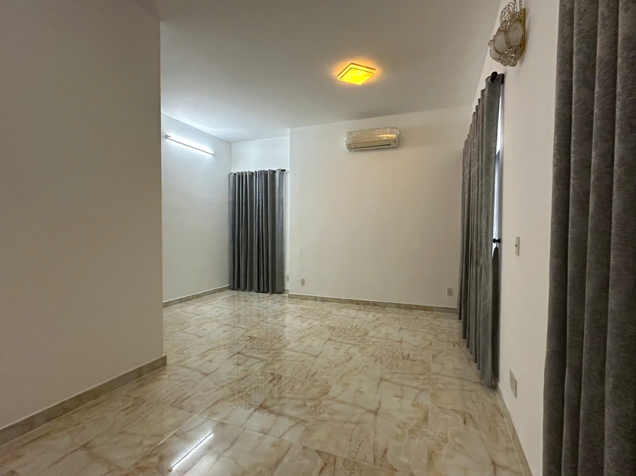 Cho thuê biệt thự song lập Mỹ Kim 2 Phú Mỹ Hưng, Quận 7 xây trệt + 2 lầu có 4 phòng ngủ 9