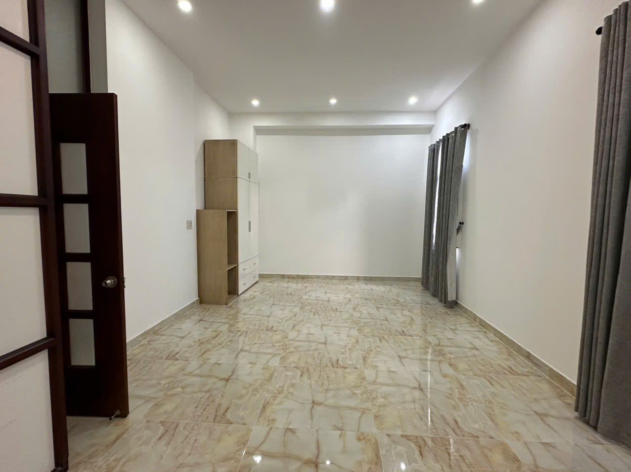 Cho thuê biệt thự song lập Mỹ Kim 2 Phú Mỹ Hưng, Quận 7 xây trệt + 2 lầu có 4 phòng ngủ 8