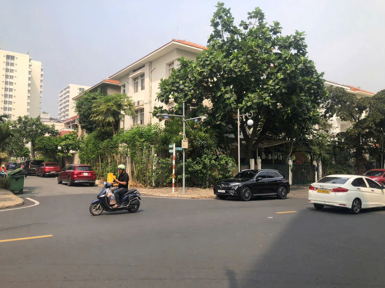 Bán biệt thự song lập Mỹ Tú Phú Mỹ Hưng, Quận 7 căn góc 2 mặt tiền, xây 3 tầng hướng Đông Nam 1