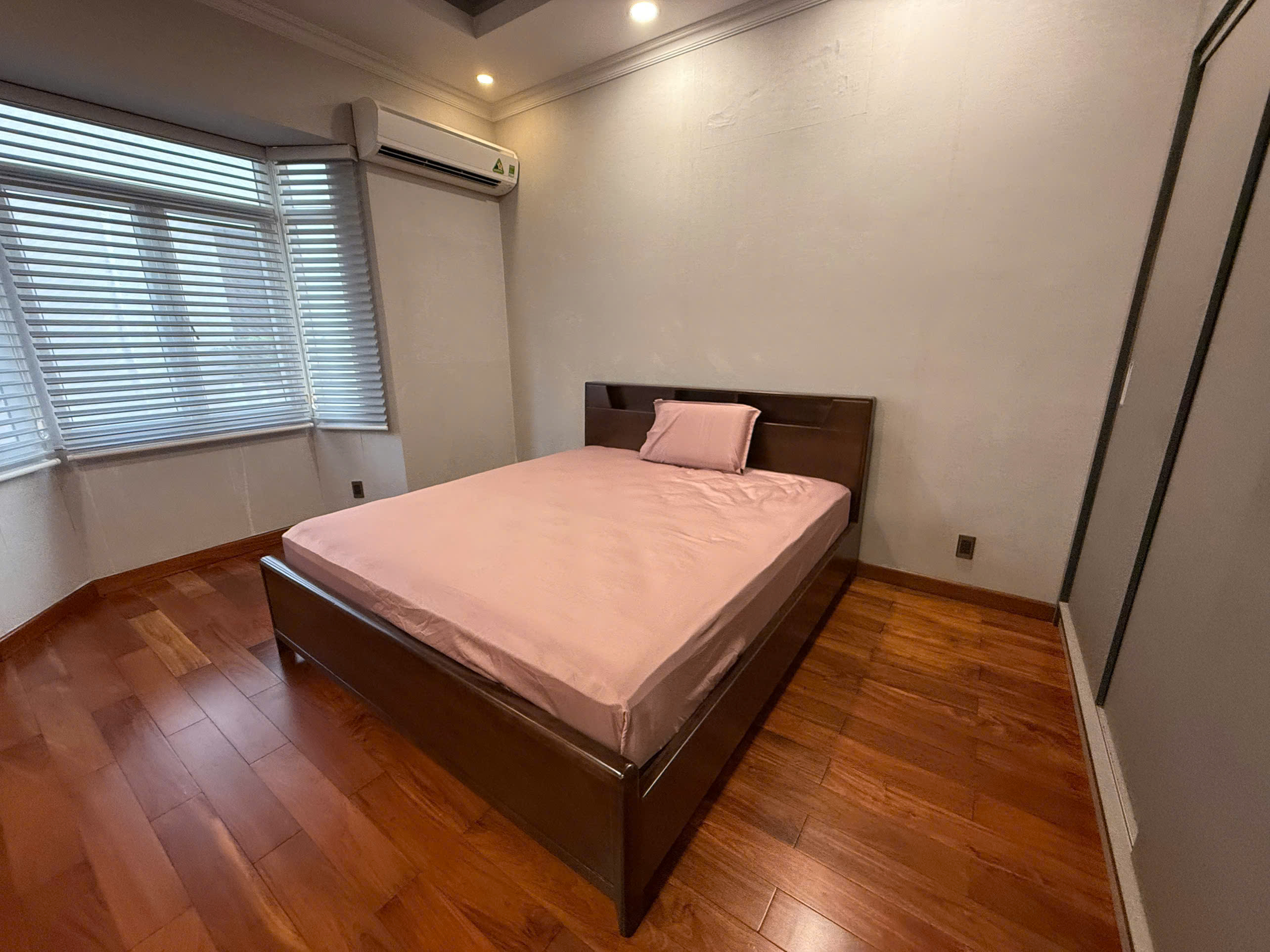 Bán hoặc cho thuê biệt thự song lập Nam Thông 3 Phú Mỹ Hưng, Quận 7 có 5 phòng ngủ hướng Tây Bắc 6