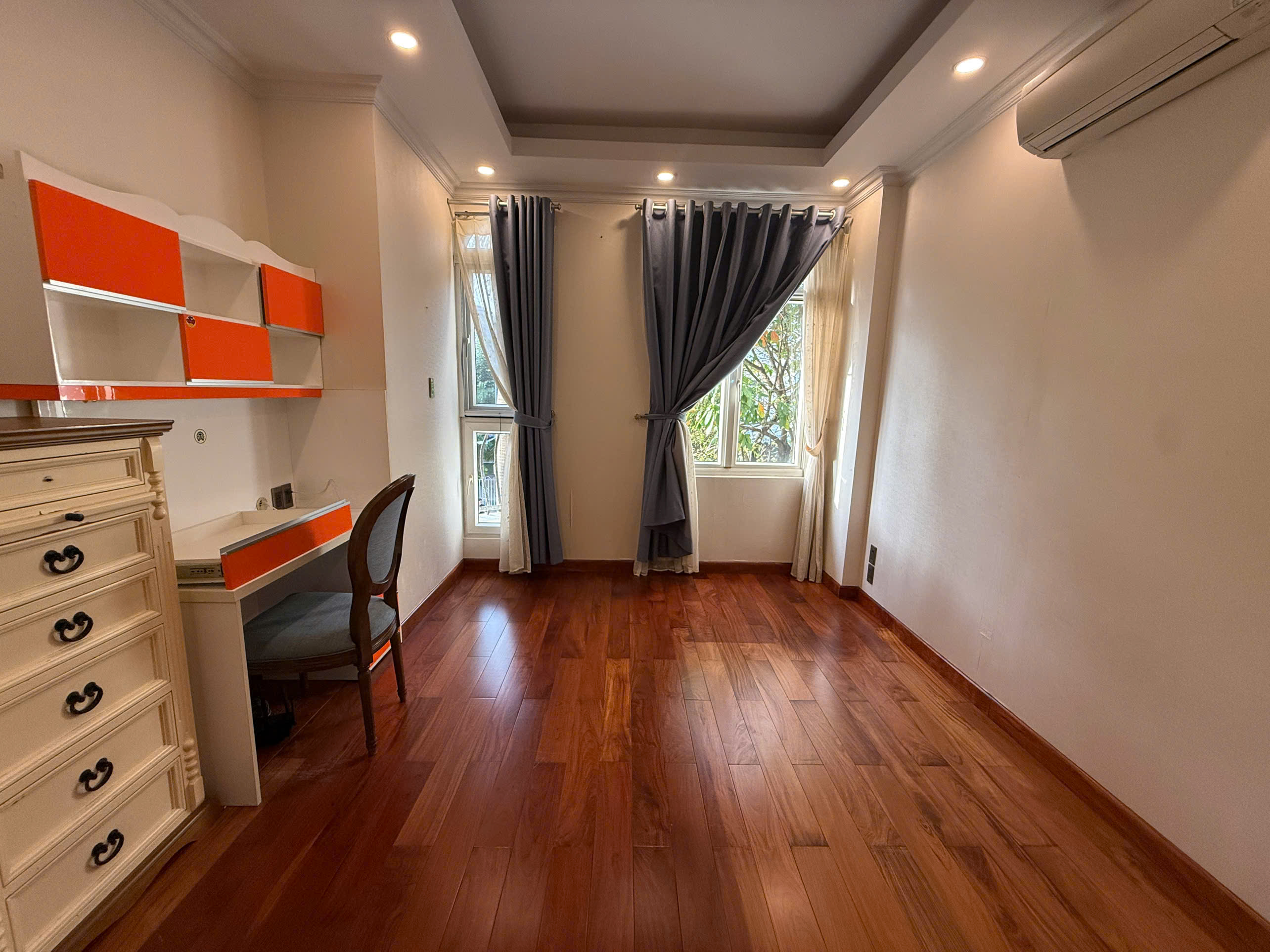 Bán hoặc cho thuê biệt thự song lập Nam Thông 3 Phú Mỹ Hưng, Quận 7 có 5 phòng ngủ hướng Tây Bắc 2