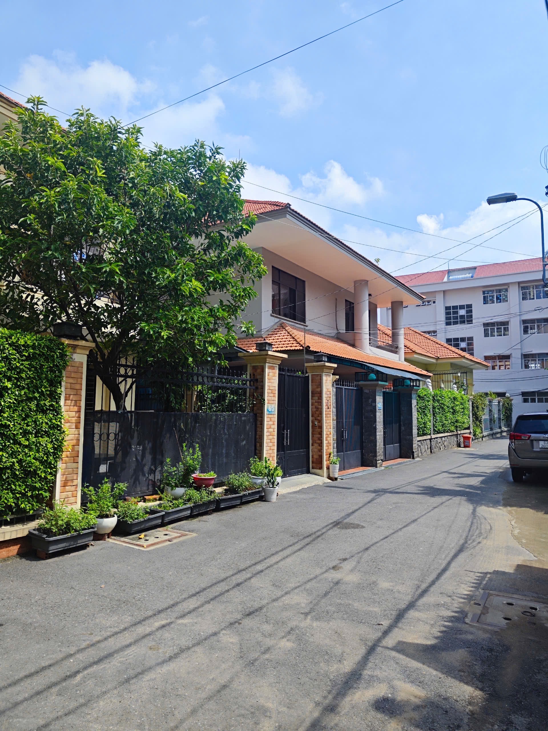 Bán biệt thự Thảo Điền, Tp Thủ Đức xây trệt + lầu thiết kế 4 phòng ngủ có sân rộng – 340m2