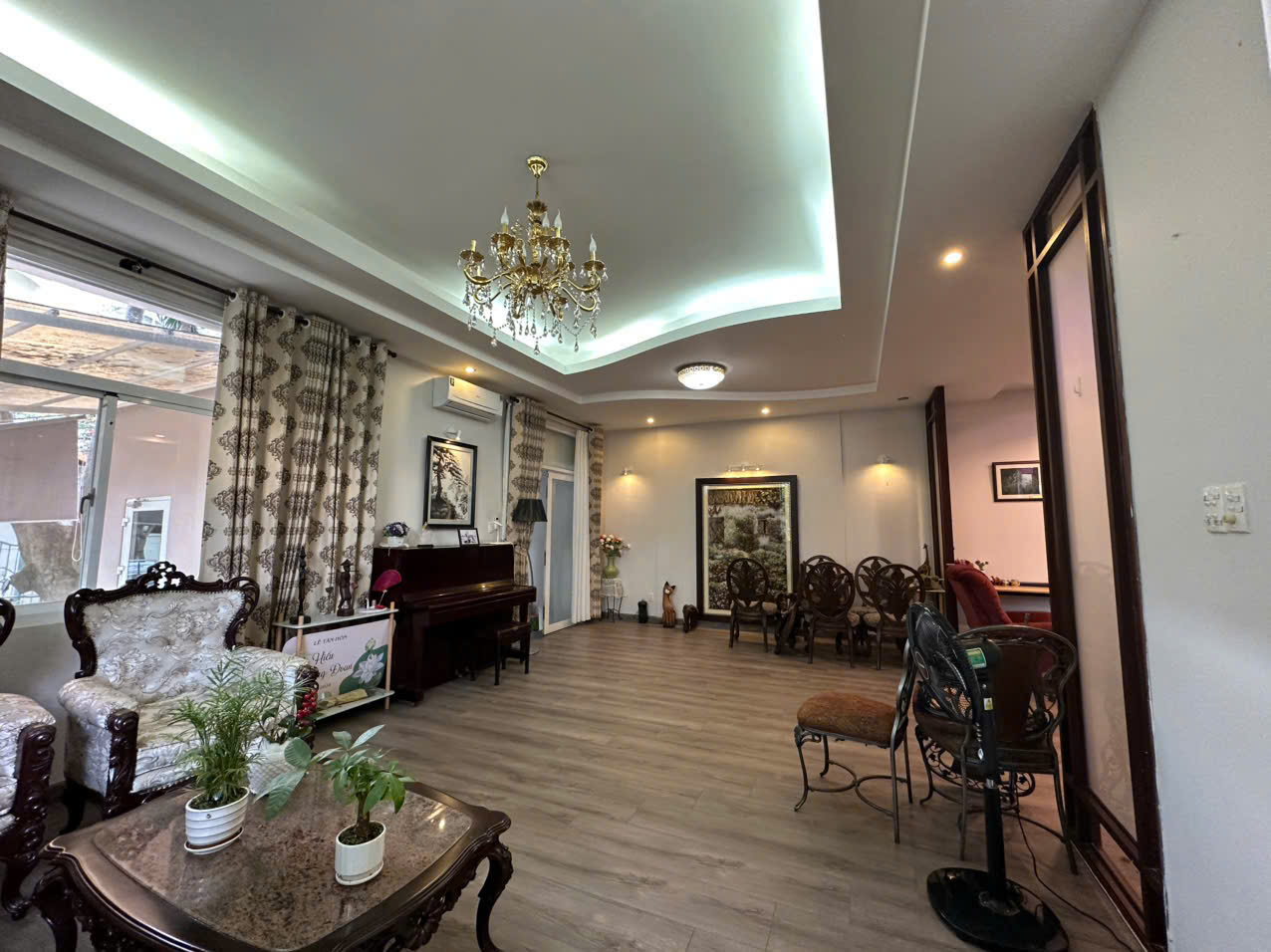 Bán biệt thự tứ lập Mỹ Gia 1 Phú Mỹ Hưng, Quận 7 xây 3 tầng thiết kế 5 phòng ngủ, đầy đủ nội thất