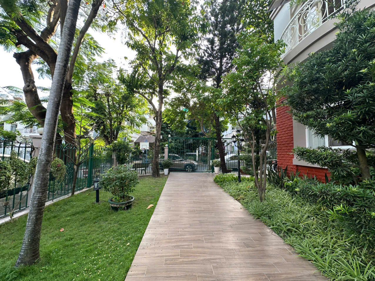 Bán biệt thự tứ lập Mỹ Gia 1 Phú Mỹ Hưng, Quận 7 xây 3 tầng thiết kế 5 phòng ngủ, đầy đủ nội thất 3