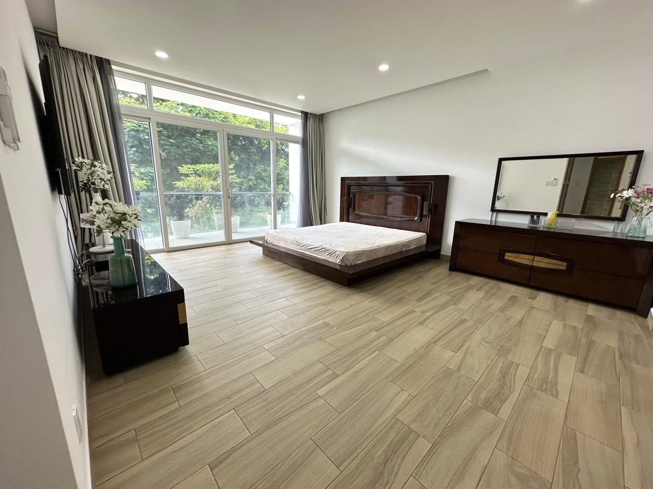 Bán biệt thự tứ lập Mỹ Gia 1 Phú Mỹ Hưng, Quận 7 có 4 phòng ngủ mặt tiền công viên 11