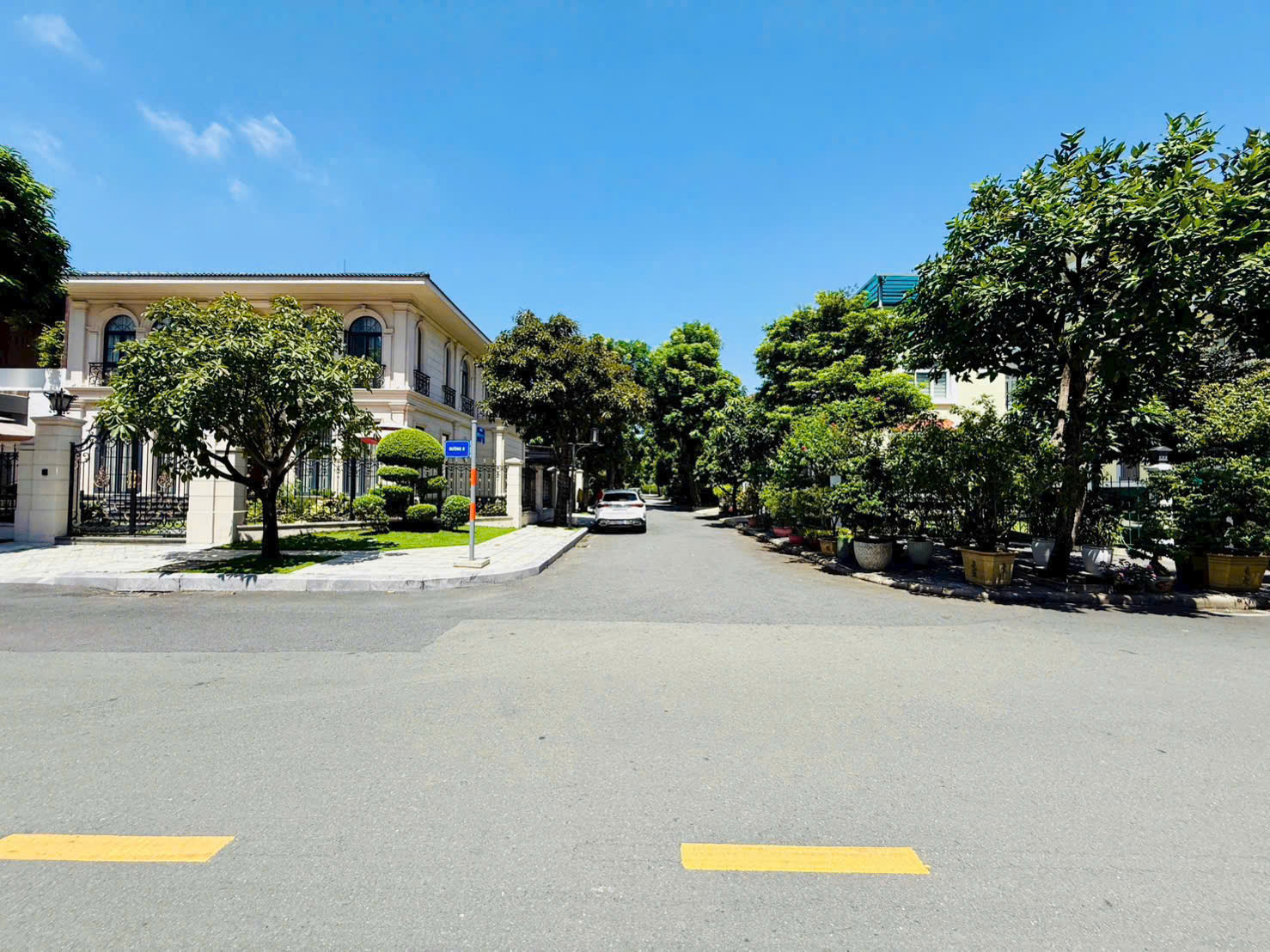 My Phu quadruple villa for sale 1C Phu My Hung, 3-storey corner apartment facing Northeast – Southeast – 304m2 1