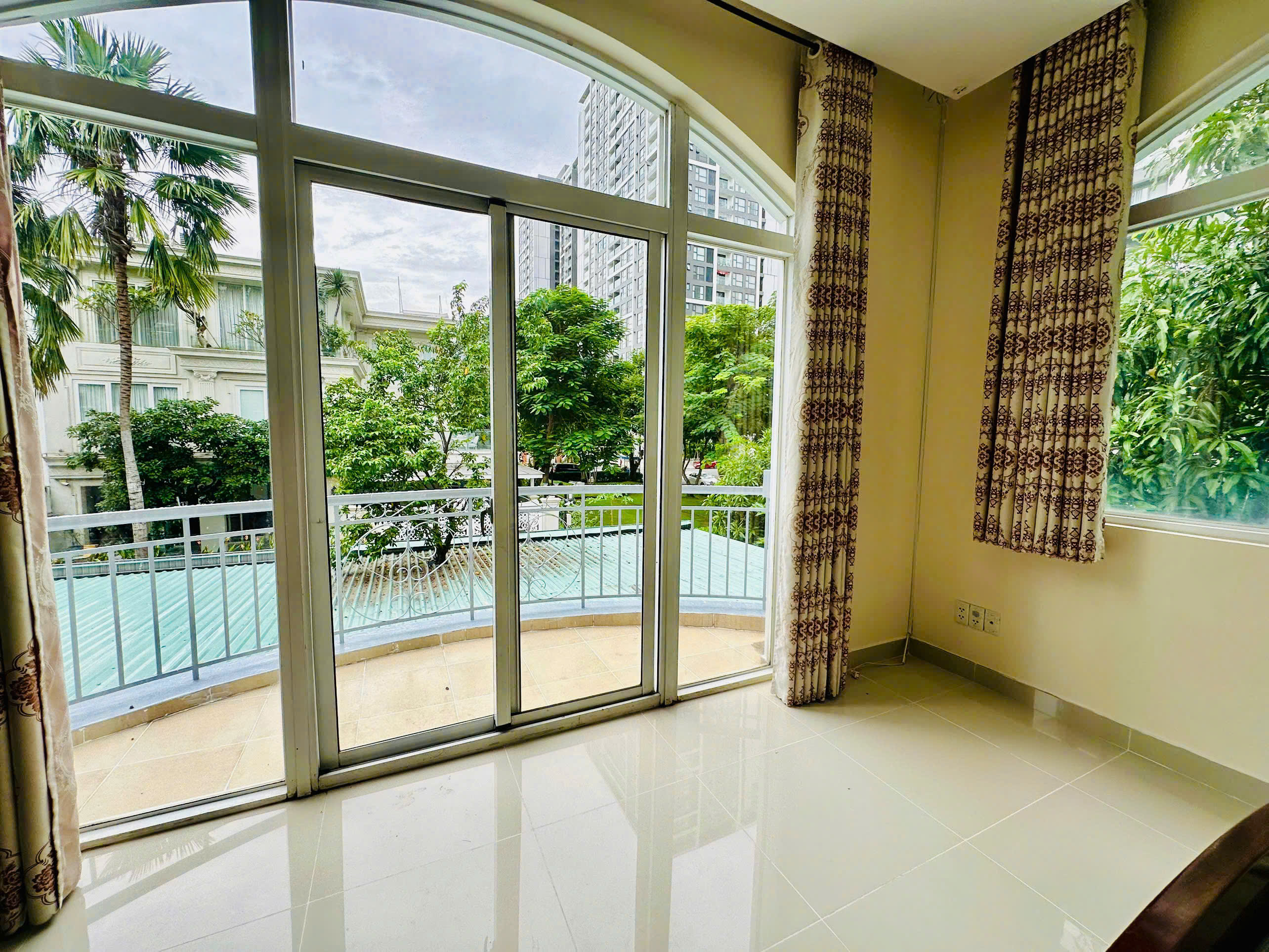 Bán biệt thự tứ lập Mỹ Thái 2 Phú Mỹ Hưng, Quận 7 xây 3 tầng thiết kế 5 phòng ngủ – 256m2 5