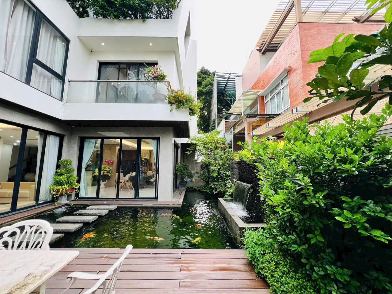 My Thai Phu My Hung quadruple villa for rent with 5 bedrooms with koi pond, garden – 256m2