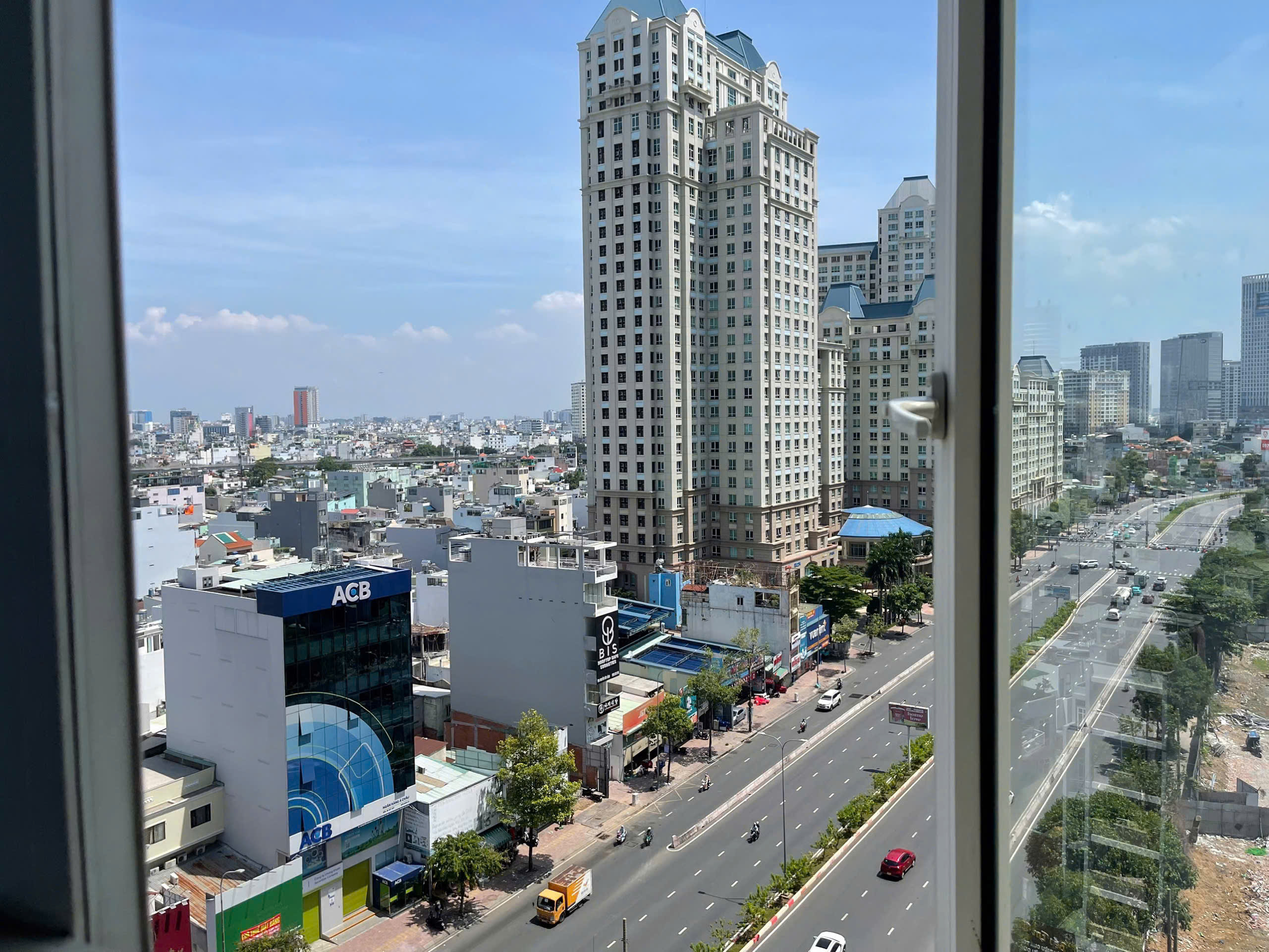 Bán căn hộ Saigon Pearl, Quận Bình Thạnh thiết kế 3 phòng ngủ, lầu 8 tòa Saphire 2 – 141m2