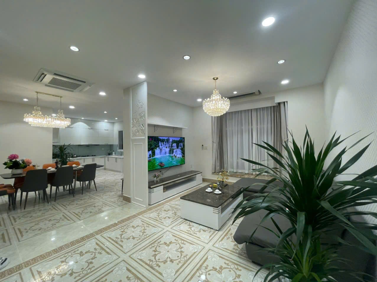 Cho thuê căn hộ biệt thự Riverside Phú Mỹ Hưng, Quận 7 có 6 phòng ngủ, sân vườn, hồ bơi chung 5