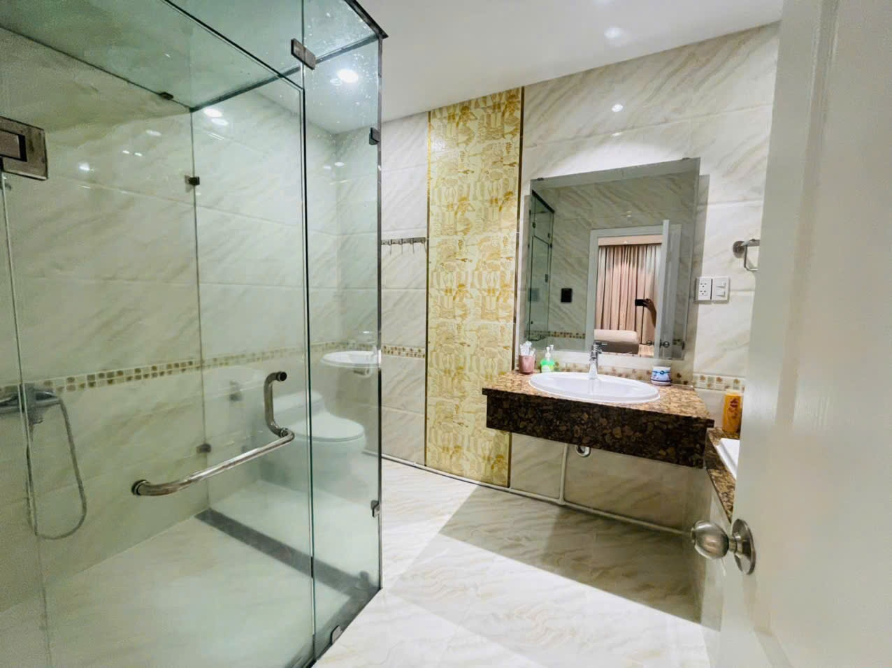 Cho thuê căn hộ biệt thự Riverside Phú Mỹ Hưng, Quận 7 có 6 phòng ngủ, sân vườn, hồ bơi chung 4