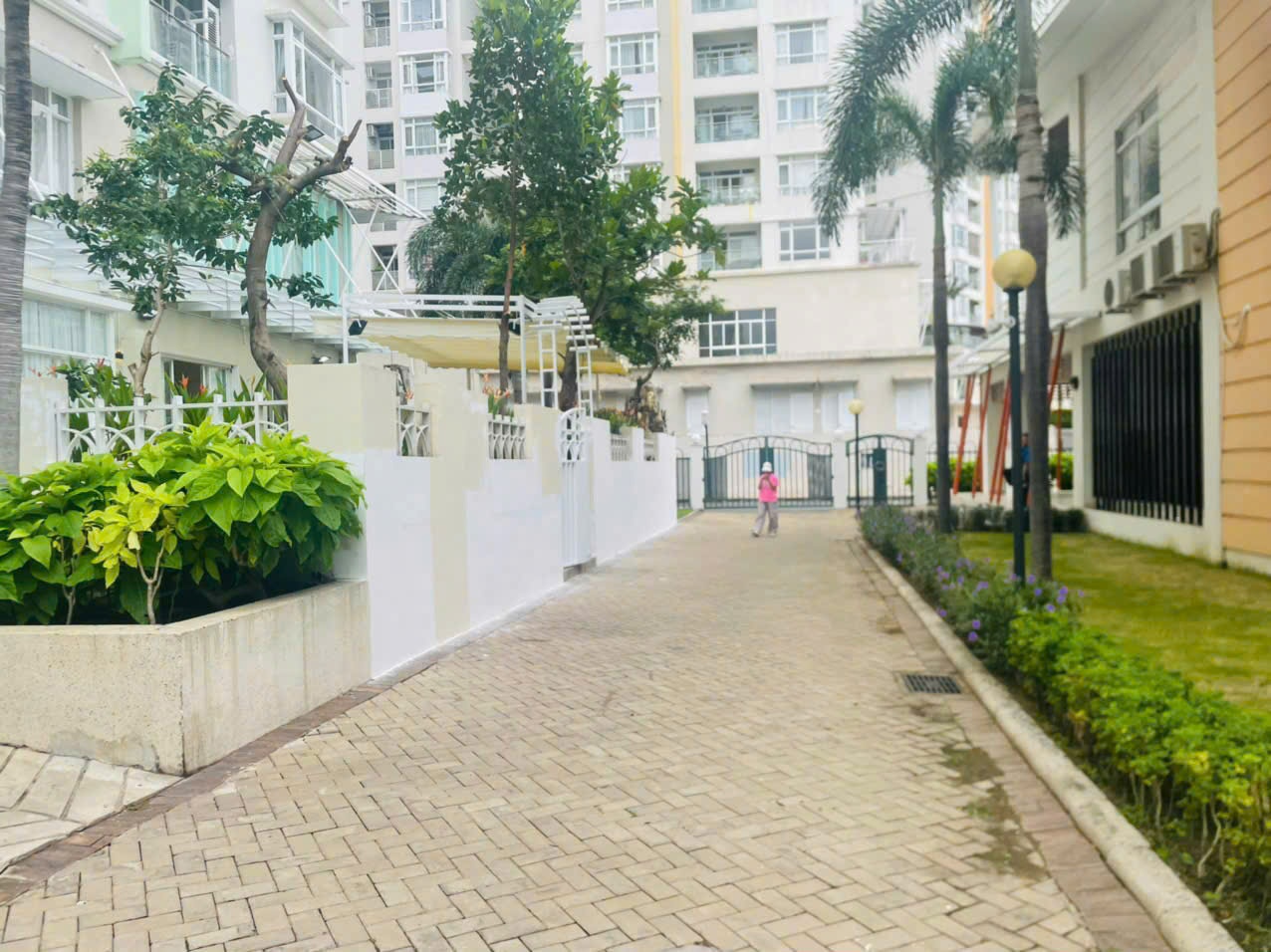 Cho thuê căn hộ biệt thự Riverside Phú Mỹ Hưng, Quận 7 có 6 phòng ngủ, sân vườn, hồ bơi chung 12