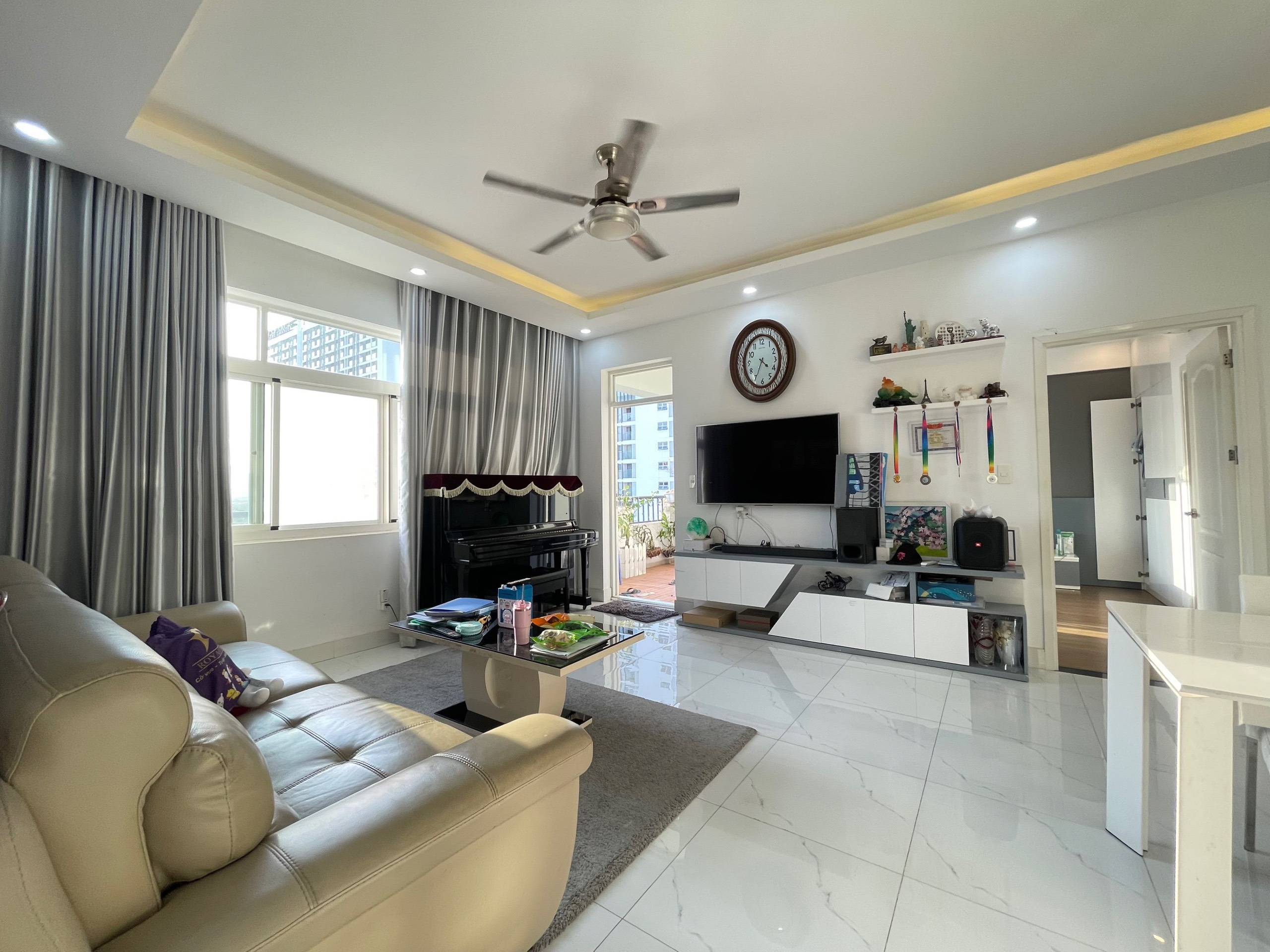 Bán căn hộ Cảnh Viên 2 Phú Mỹ Hưng, Quận 7 có 3 phòng ngủ nột thất đẹp, lầu cao 6