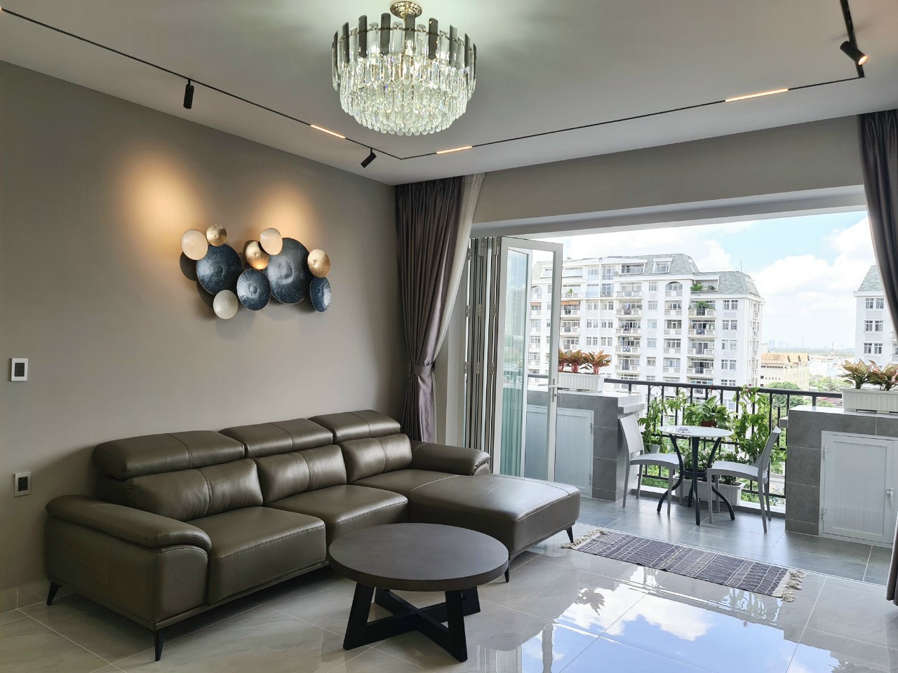 Canh Vien 3 apartment for rent, Phu My Hung, District 7, corner apartment with pool view and park vi