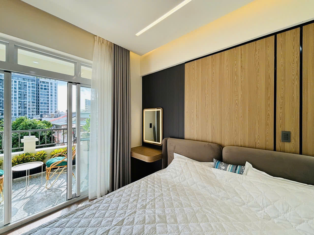 Bán hoặc cho thuê căn hộ Cảnh Viên 3 Phú Mỹ Hưng, Quận 7 nhà mới có 3 phòng ngủ, ô đậu xe ô tô – 117 6