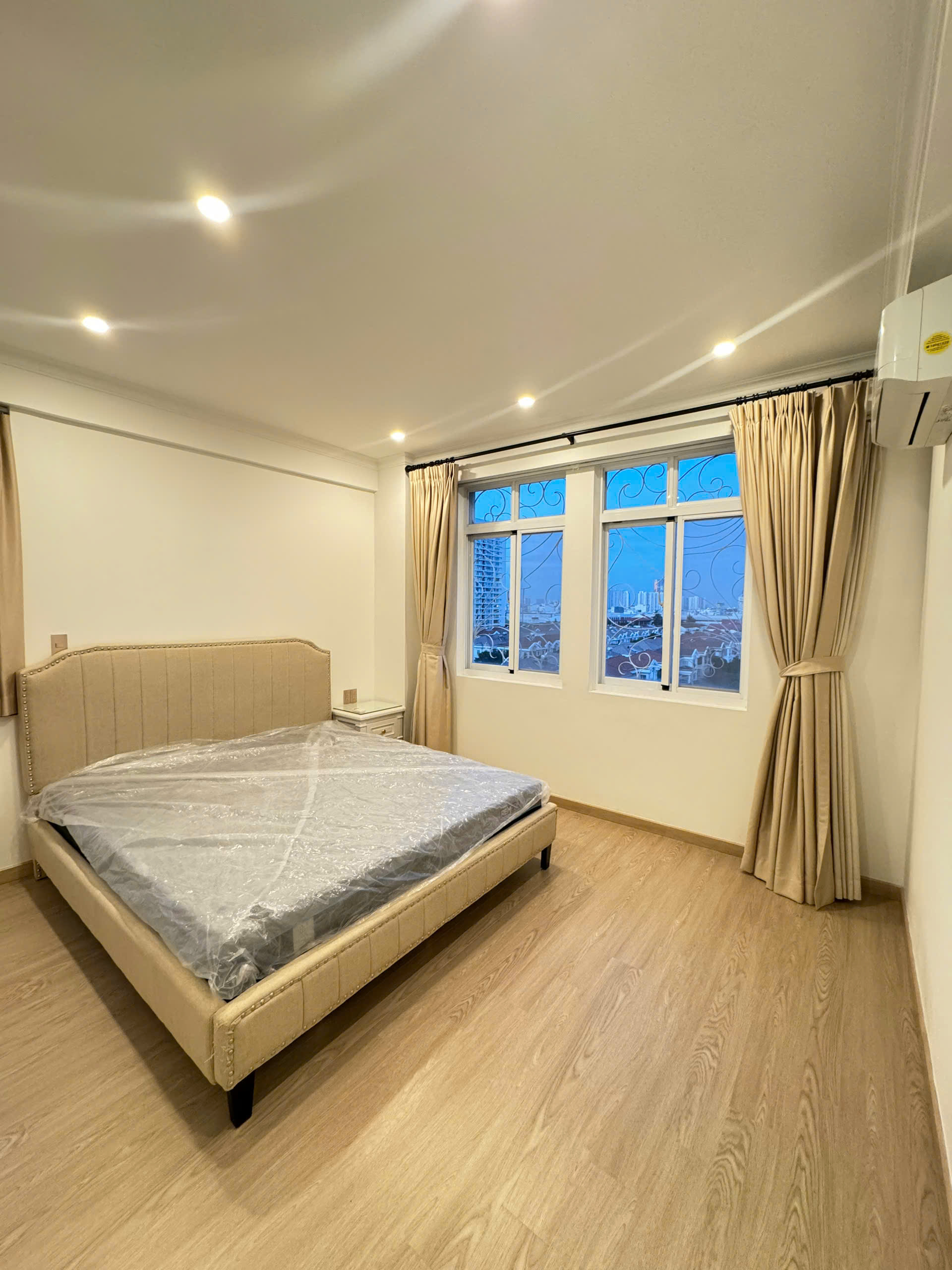 Cho thuê căn hộ Cảnh Viên 3, Phú Mỹ Hưng, Quận 7 căn góc có 2 phòng ngủ, view công viên 9