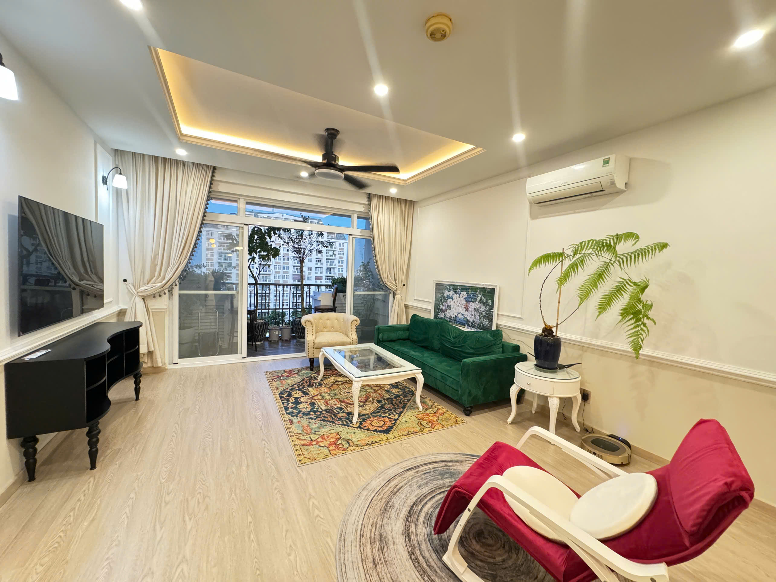 Cho thuê căn hộ Cảnh Viên 3, Phú Mỹ Hưng, Quận 7 căn góc có 2 phòng ngủ, view công viên 7