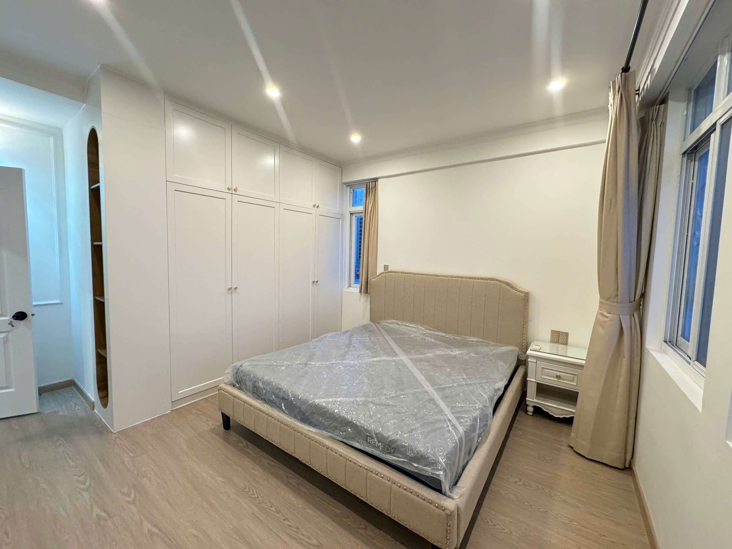Cho thuê căn hộ Cảnh Viên 3, Phú Mỹ Hưng, Quận 7 căn góc có 2 phòng ngủ, view công viên 4