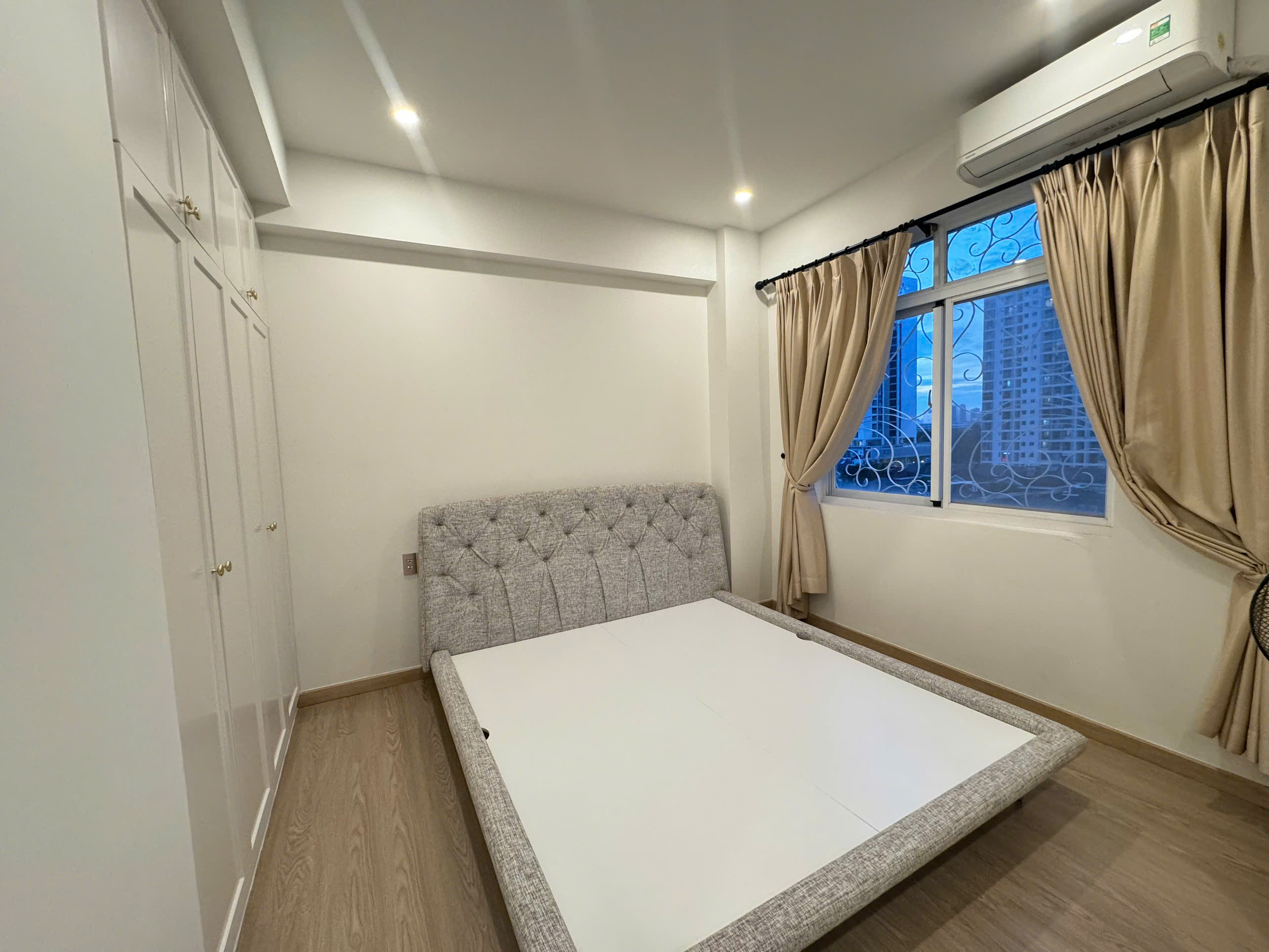 Cho thuê căn hộ Cảnh Viên 3, Phú Mỹ Hưng, Quận 7 căn góc có 2 phòng ngủ, view công viên 1