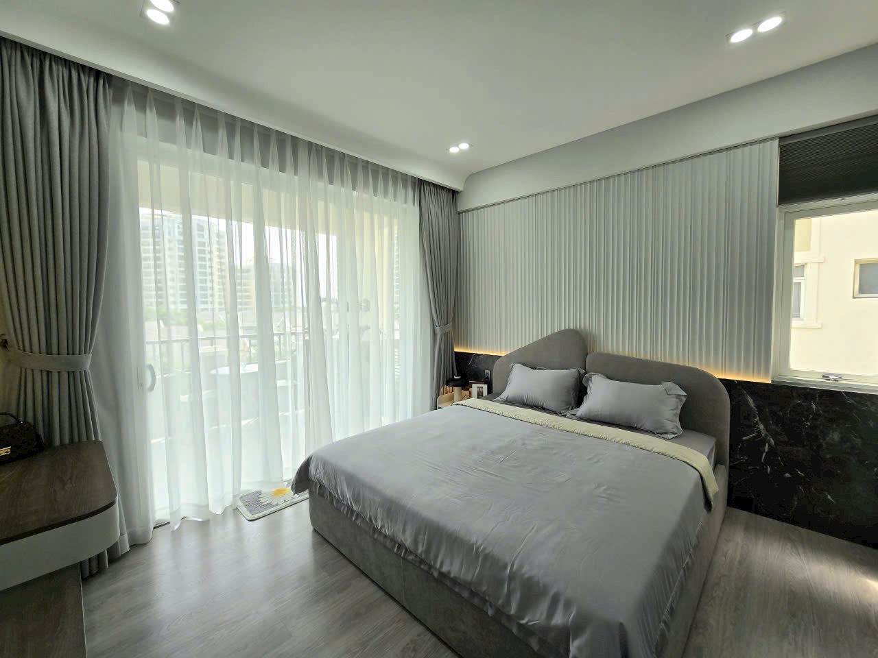 Cho thuê căn hộ Cảnh Viên Phú Mỹ Hưng, Quận 7 có 3 phòng ngủ, bếp mở, ban công rộng 9