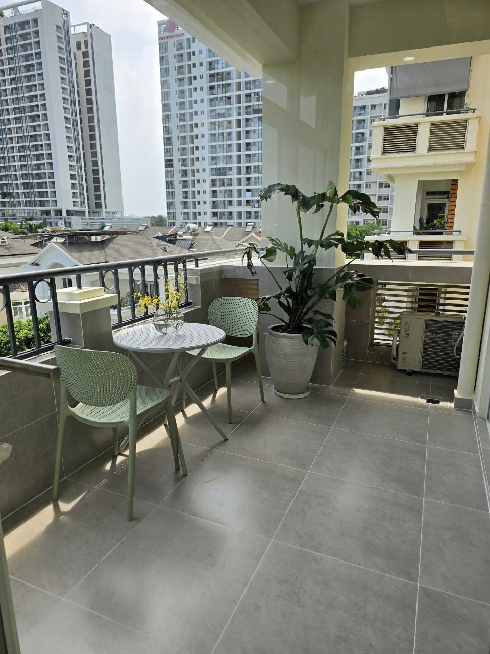 Cho thuê căn hộ Cảnh Viên Phú Mỹ Hưng, Quận 7 có 3 phòng ngủ, bếp mở, ban công rộng 8