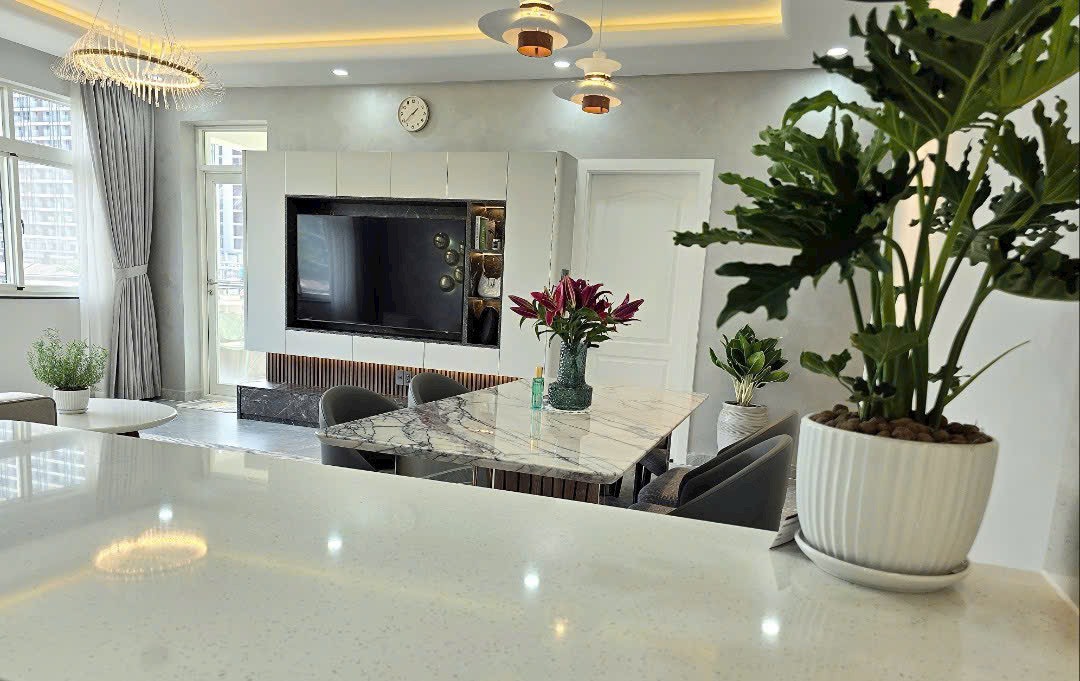 Cho thuê căn hộ Cảnh Viên Phú Mỹ Hưng, Quận 7 có 3 phòng ngủ, bếp mở, ban công rộng 5