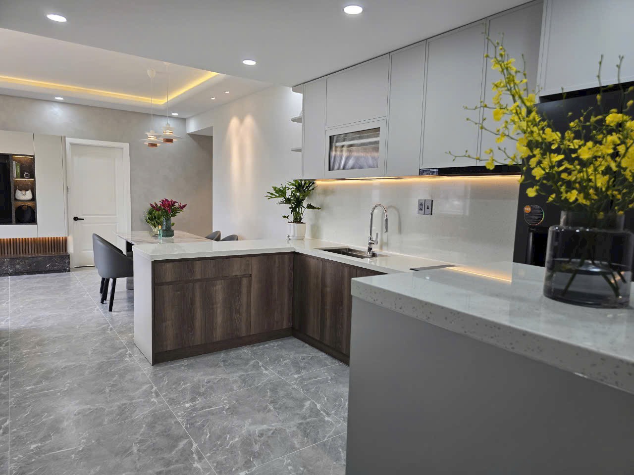 Cho thuê căn hộ Cảnh Viên Phú Mỹ Hưng, Quận 7 có 3 phòng ngủ, bếp mở, ban công rộng 2