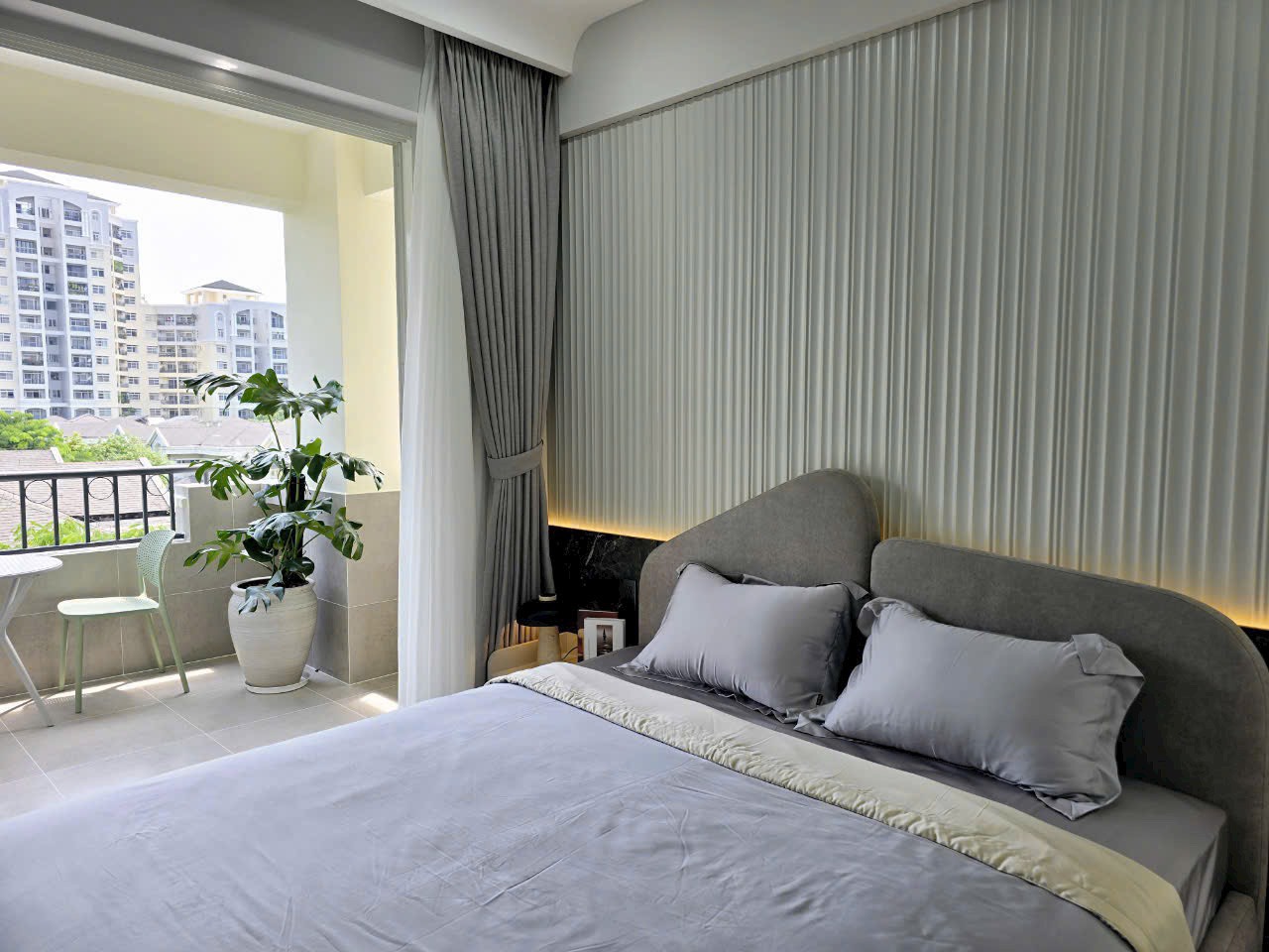 Cho thuê căn hộ Cảnh Viên Phú Mỹ Hưng, Quận 7 có 3 phòng ngủ, bếp mở, ban công rộng 1