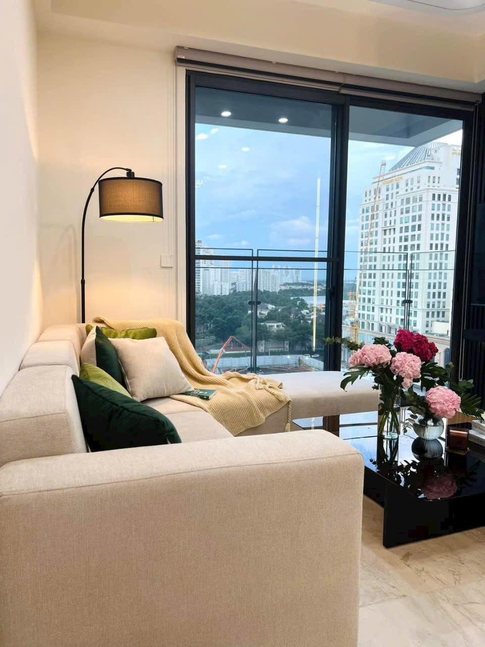 Bán căn hộ cao cấp Cardinal Court Phú Mỹ Hưng, Quận 7 nhà đẹp giá tốt có 2 phòng ngủ view hồ bơi 1