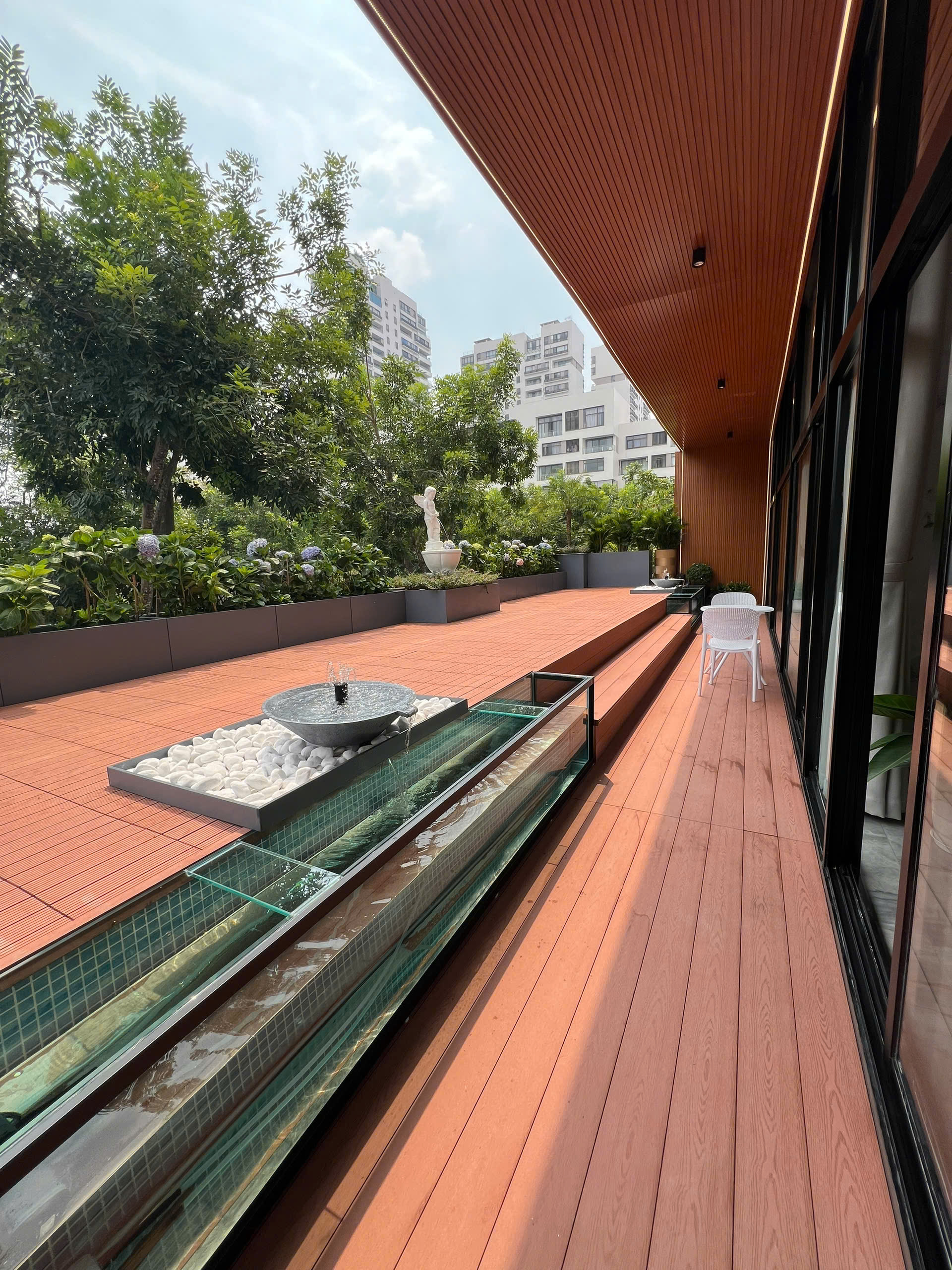 Bán căn hộ cao cấp Garden Court 1 Phú Mỹ Hưng, Quận 7 có 3 phòng ngủ, 2 sân vườn trước và sau 2