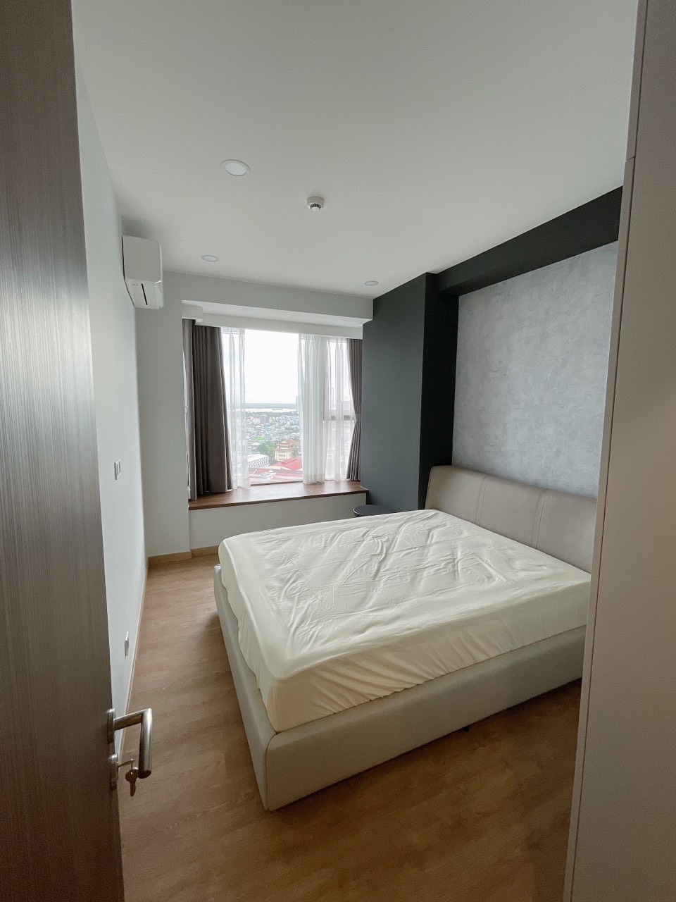 Midtown luxury apartment for rent in Phu My Hung, District 7 with 2 bedrooms with park view 4