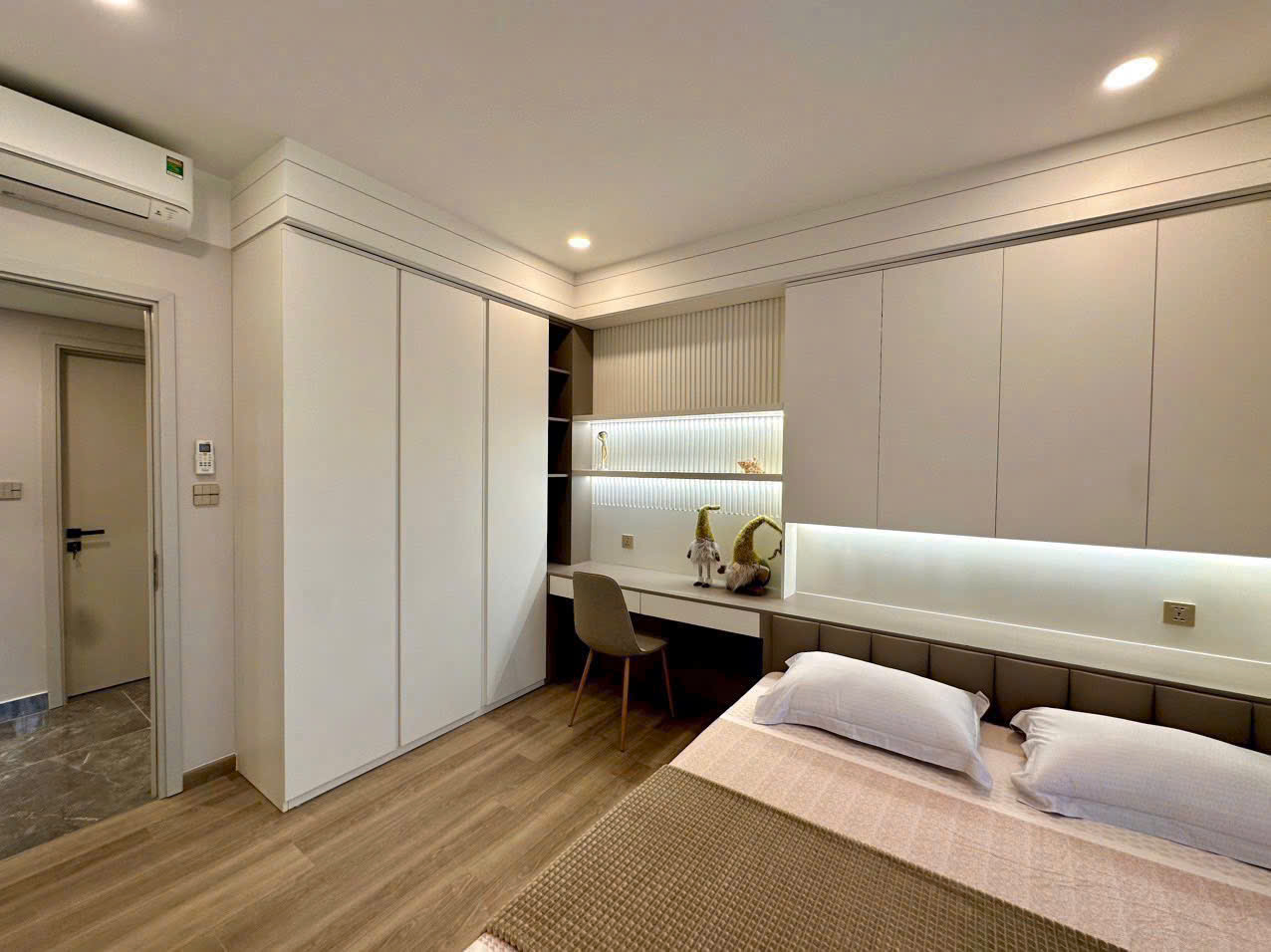 Riverpark luxury apartment for rent in Phu My Hung, District 7, beautiful new house with 3 bedrooms 5