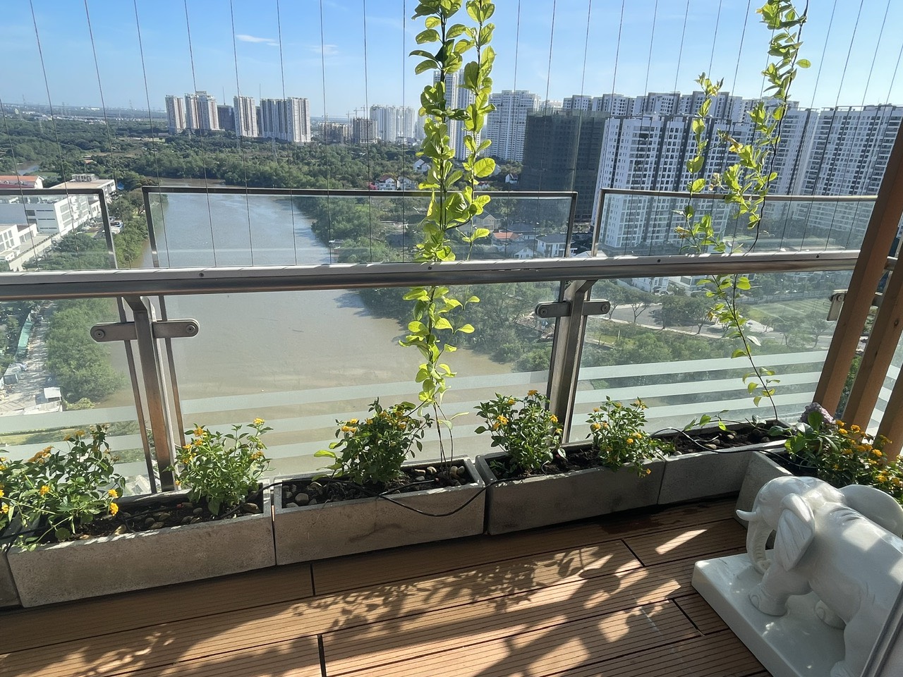 Cho thuê căn hộ cao cấp RiverPark Phú Mỹ Hưng Quận 7 có 3 phòng ngủ lầu cao view sông 7