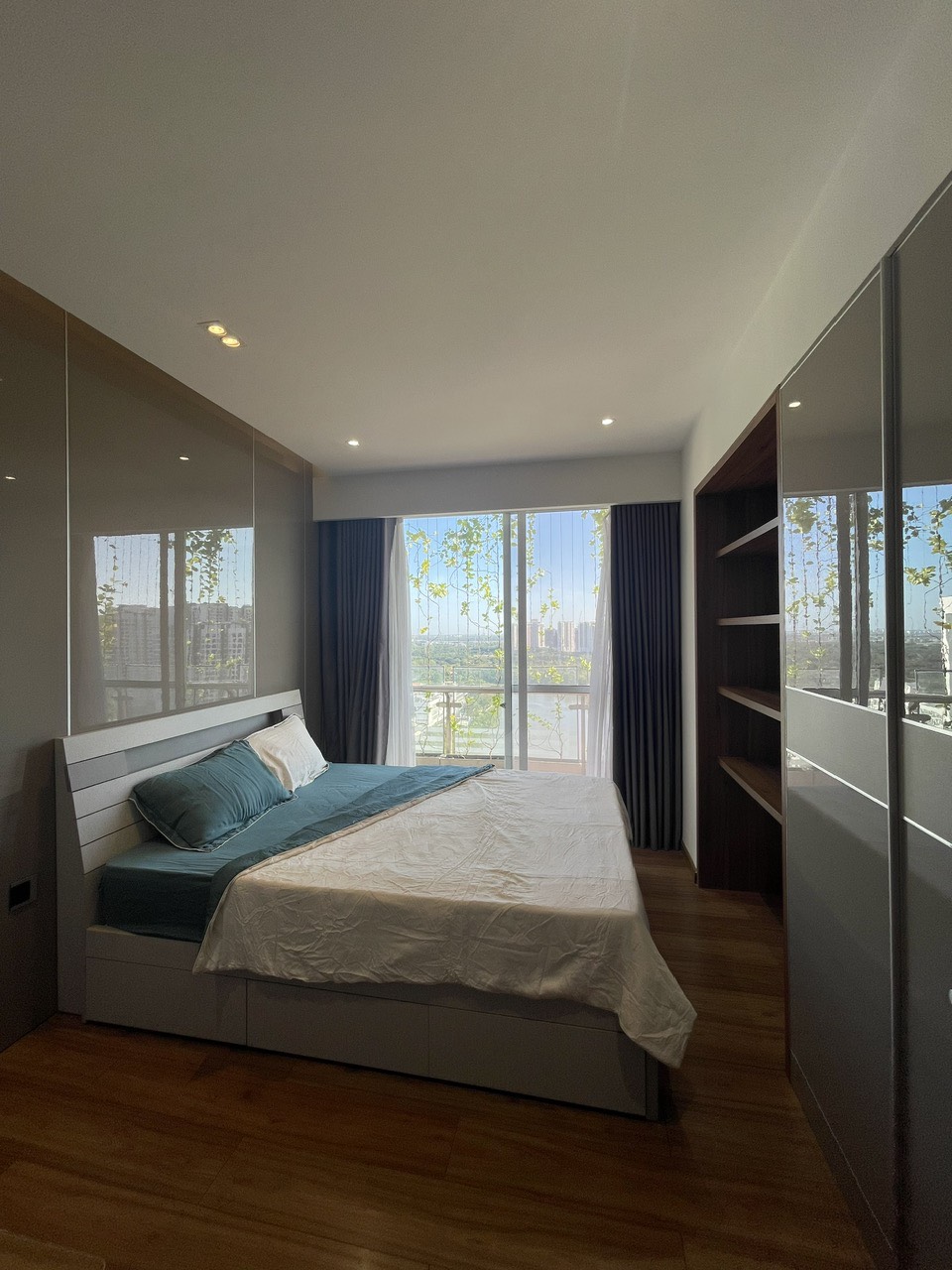 Cho thuê căn hộ cao cấp RiverPark Phú Mỹ Hưng Quận 7 có 3 phòng ngủ lầu cao view sông 1