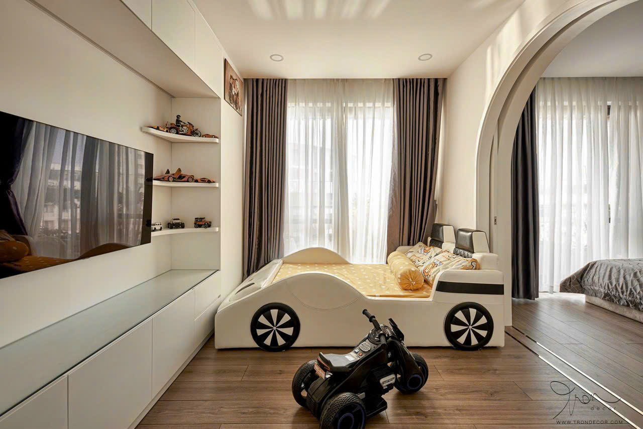 Riverpark Premier Phu My Hung apartment for sale, District 7 has 3 bedrooms pool view 1