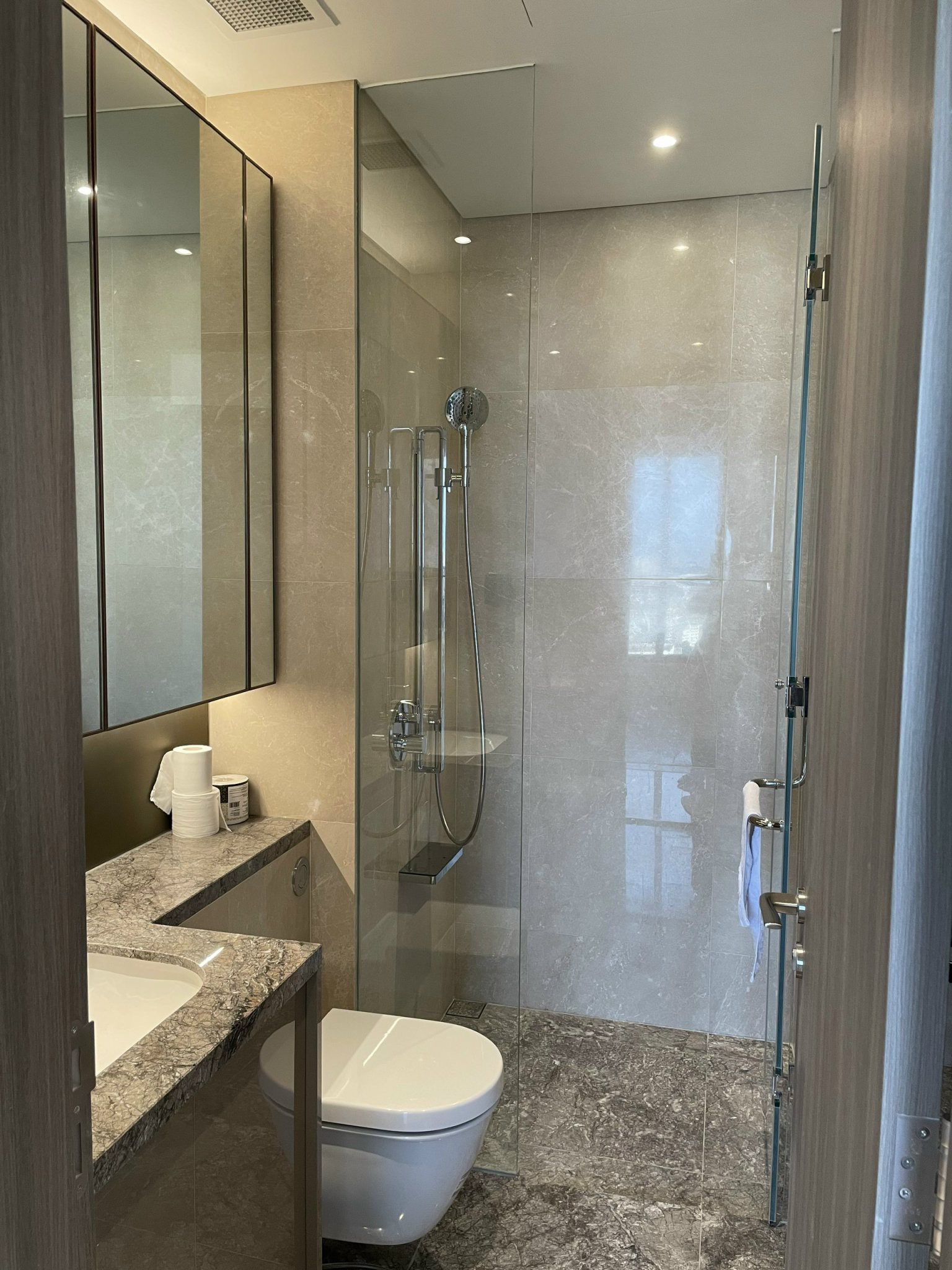 Bán căn hộ cao cấp The MarQ, Quận 1 có 2 phòng ngủ, lầu cao, view Landmark 1