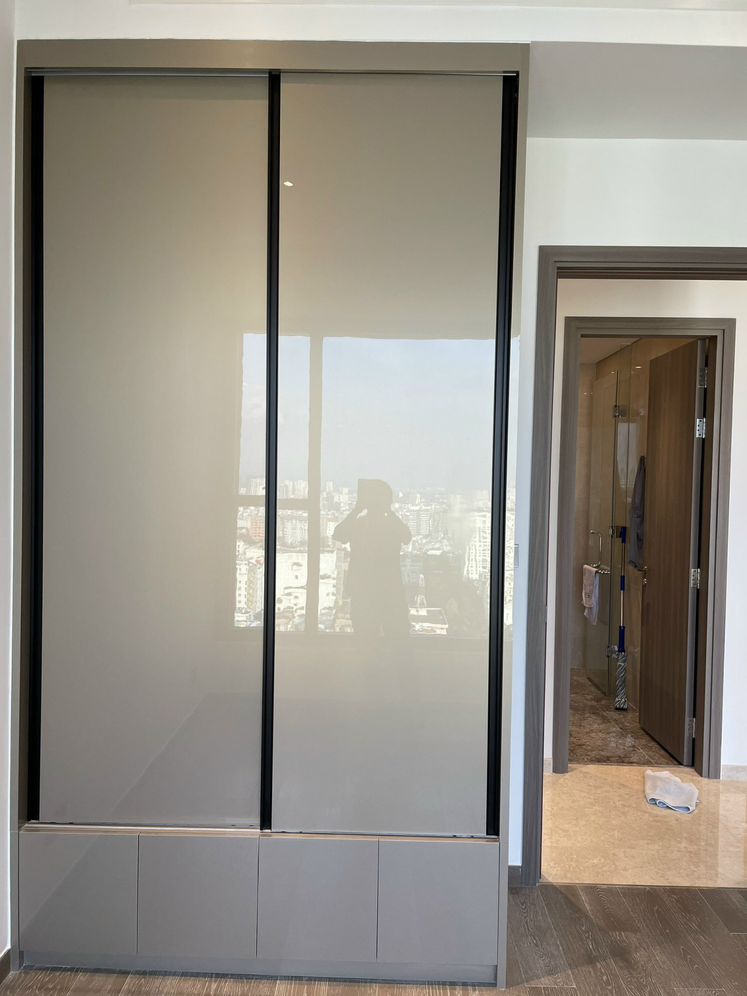 Bán căn hộ cao cấp The MarQ, Quận 1 có 2 phòng ngủ, lầu cao, view Landmark 9