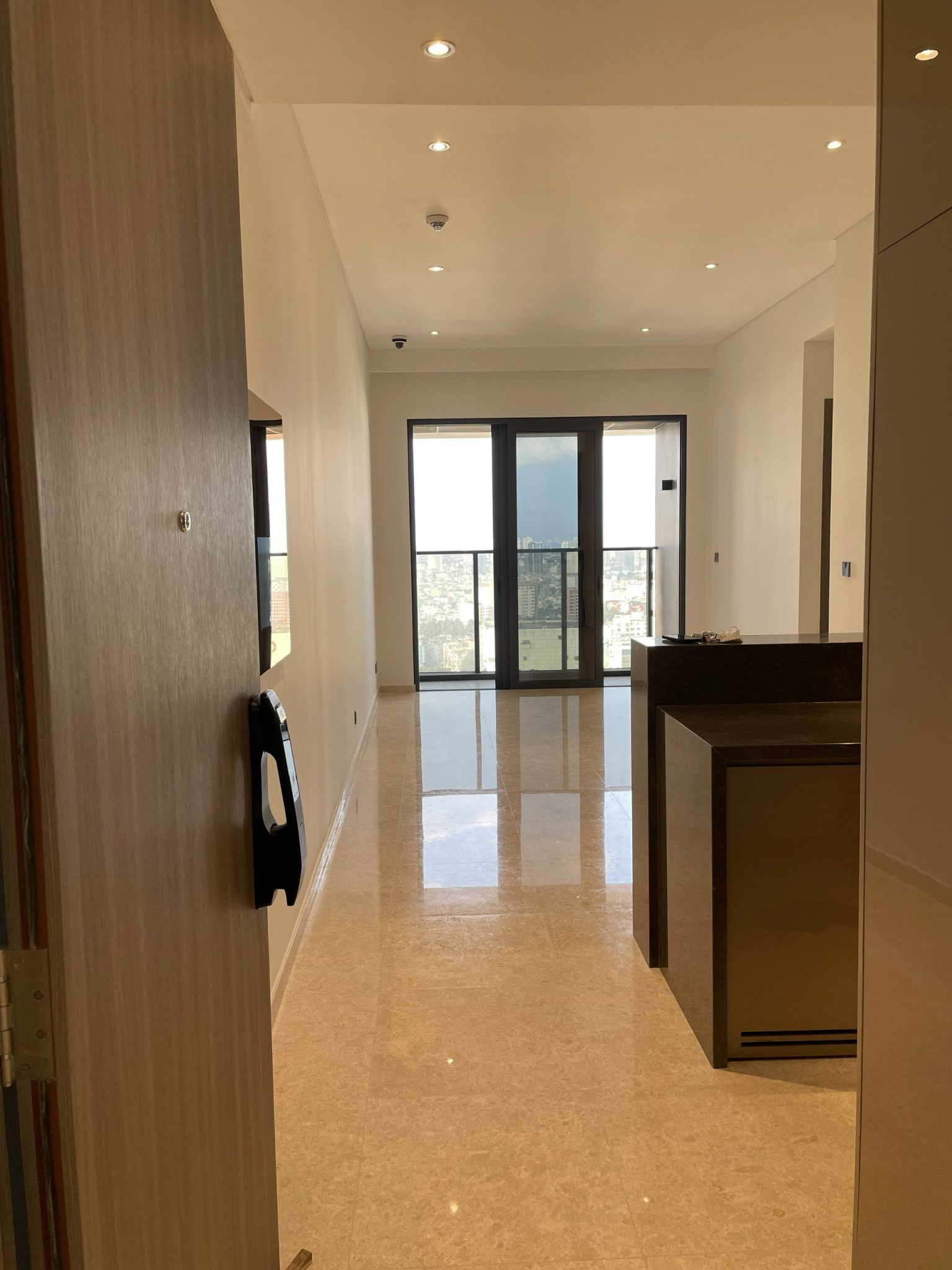 Bán căn hộ cao cấp The MarQ, Quận 1 có 2 phòng ngủ, lầu cao, view Landmark