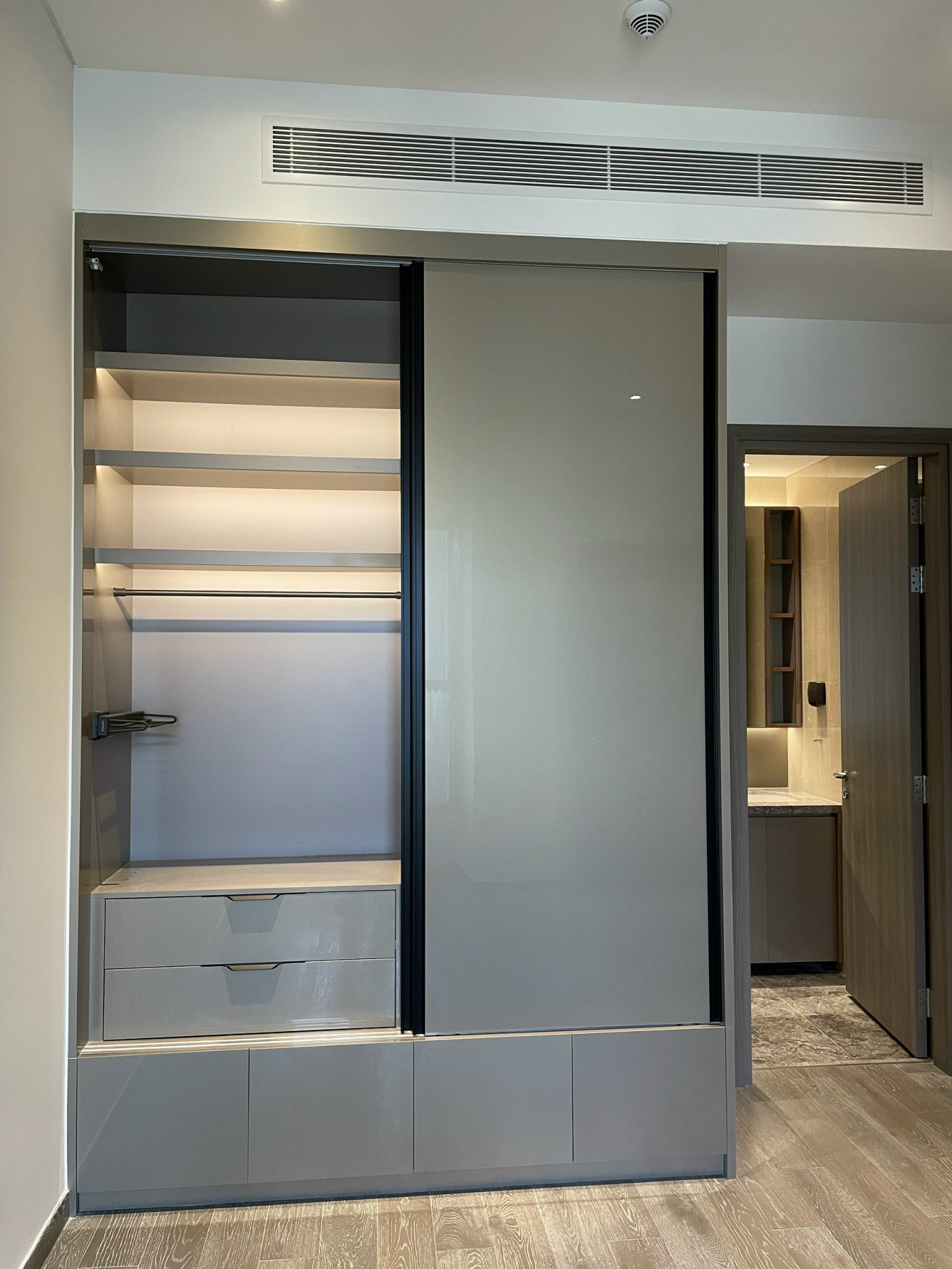 Bán căn hộ cao cấp The MarQ, Quận 1 có 2 phòng ngủ, lầu cao, view Landmark 7