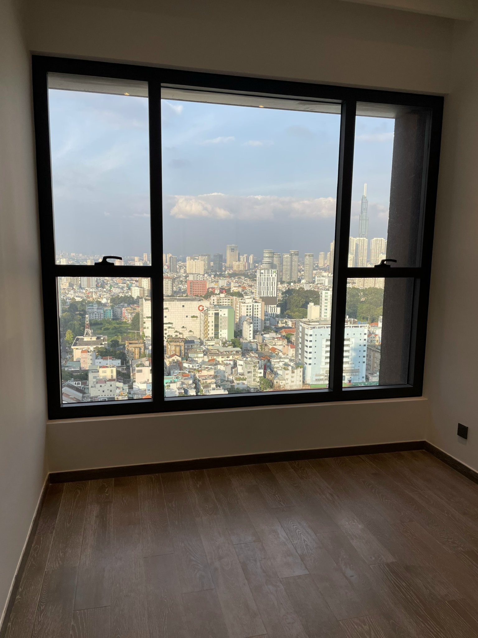 Bán căn hộ cao cấp The MarQ, Quận 1 có 2 phòng ngủ, lầu cao, view Landmark 5