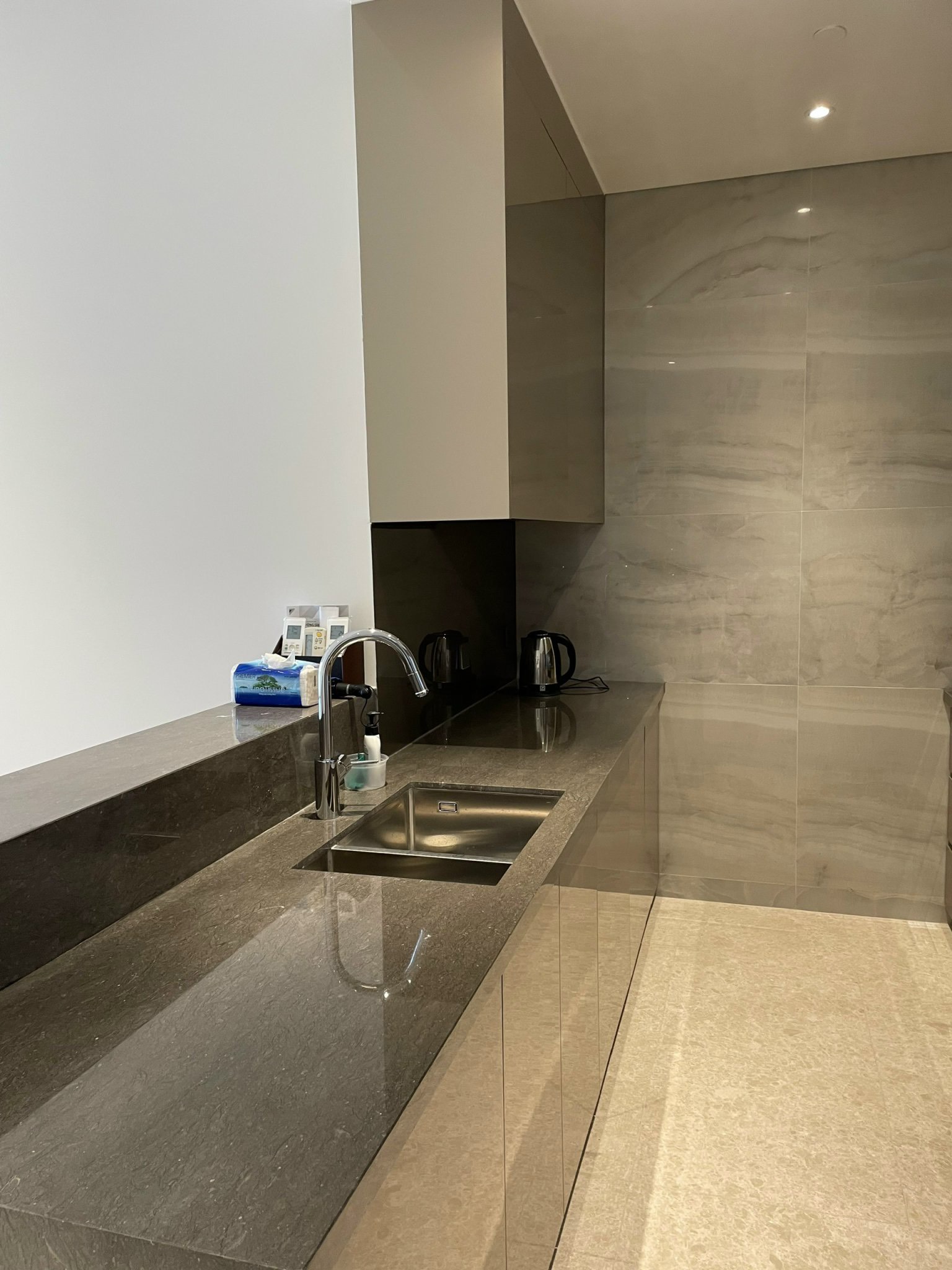 Bán căn hộ cao cấp The MarQ, Quận 1 có 2 phòng ngủ, lầu cao, view Landmark 3