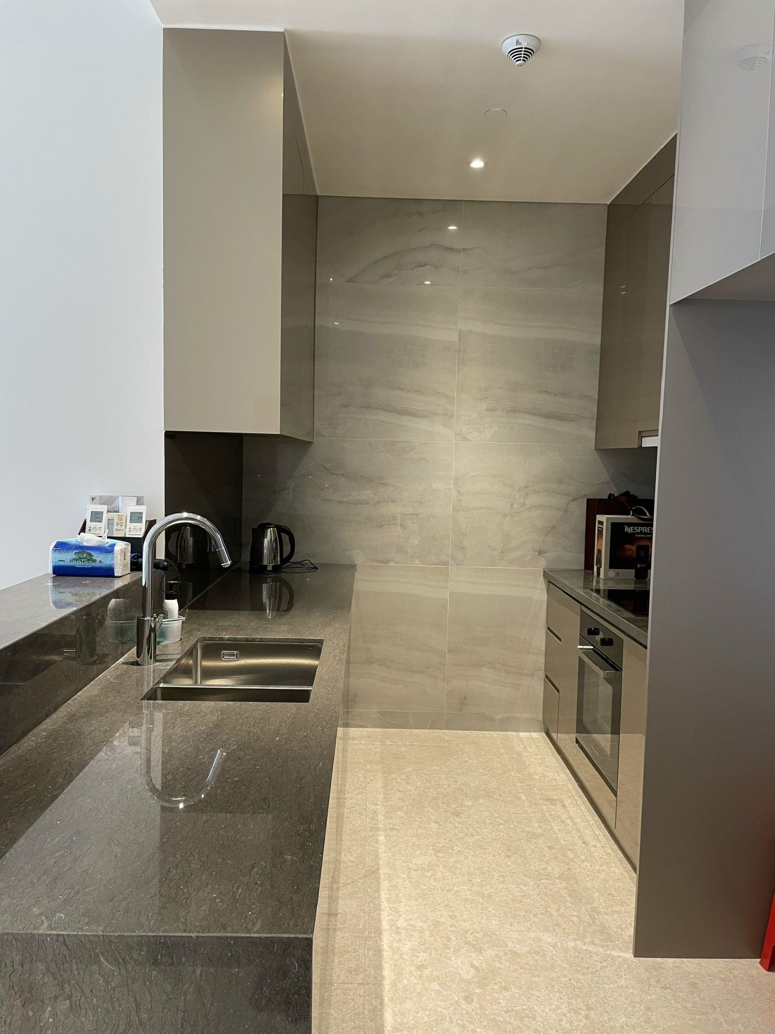 Bán căn hộ cao cấp The MarQ, Quận 1 có 2 phòng ngủ, lầu cao, view Landmark 2