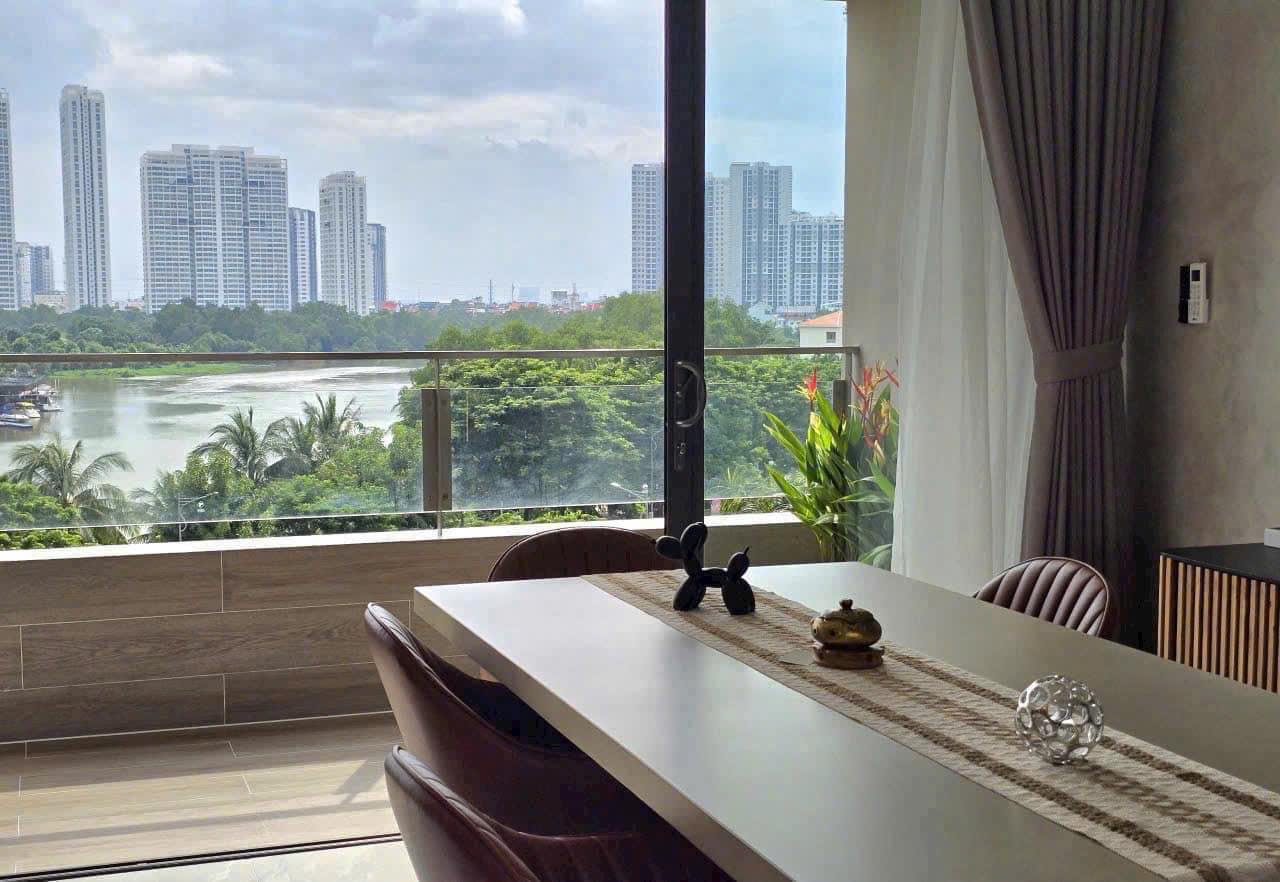 Bán căn hộ cao cấp The Panorama Phú Mỹ Hưng, Quận 7 có 3 phòng ngủ, hai ban công, view sông 1