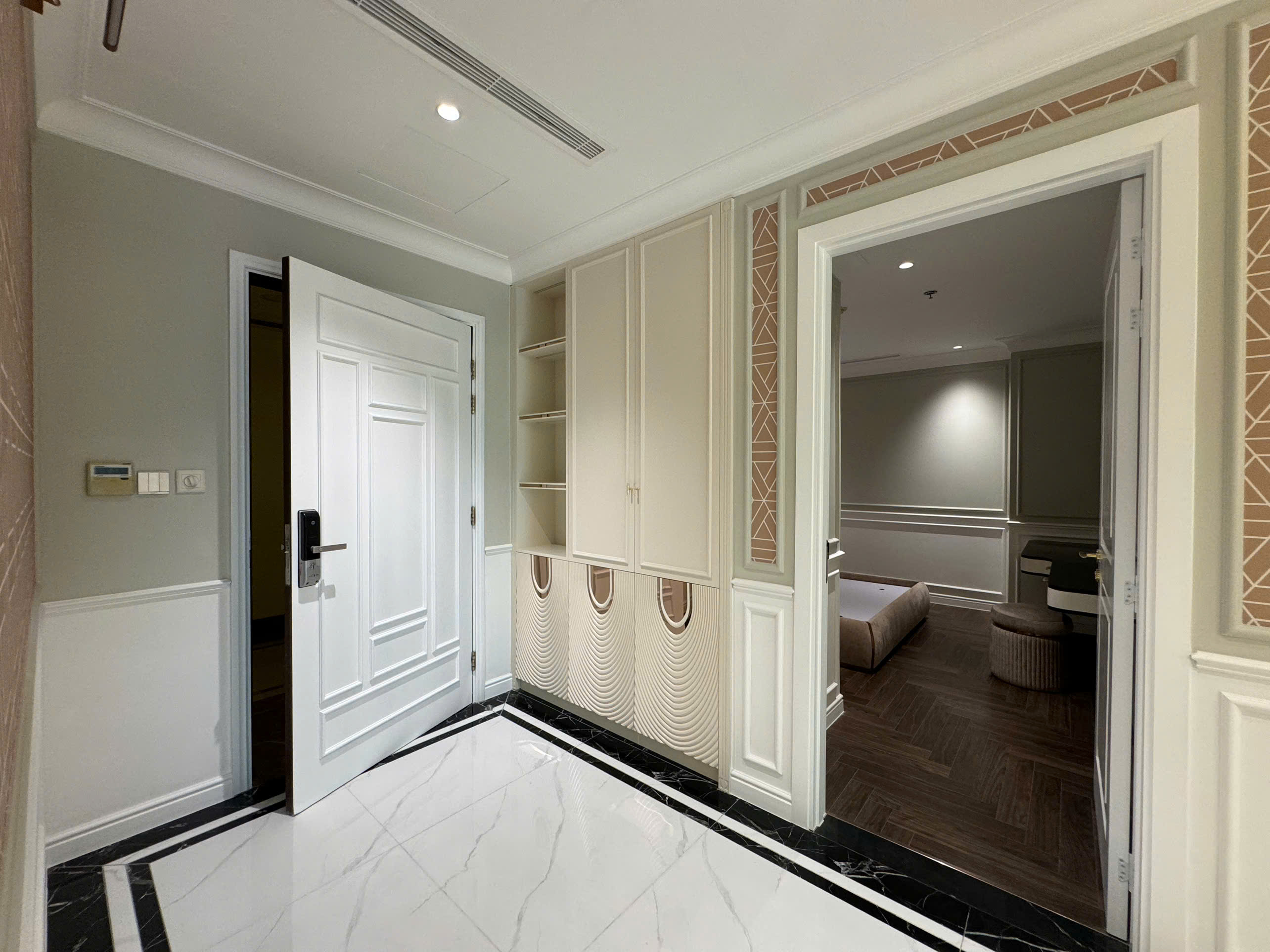 Bán hoặc cho thuê căn hộ cao cấp Vincom Center Quận 1 có 3 phòng ngủ, đầy đủ nội thất 7