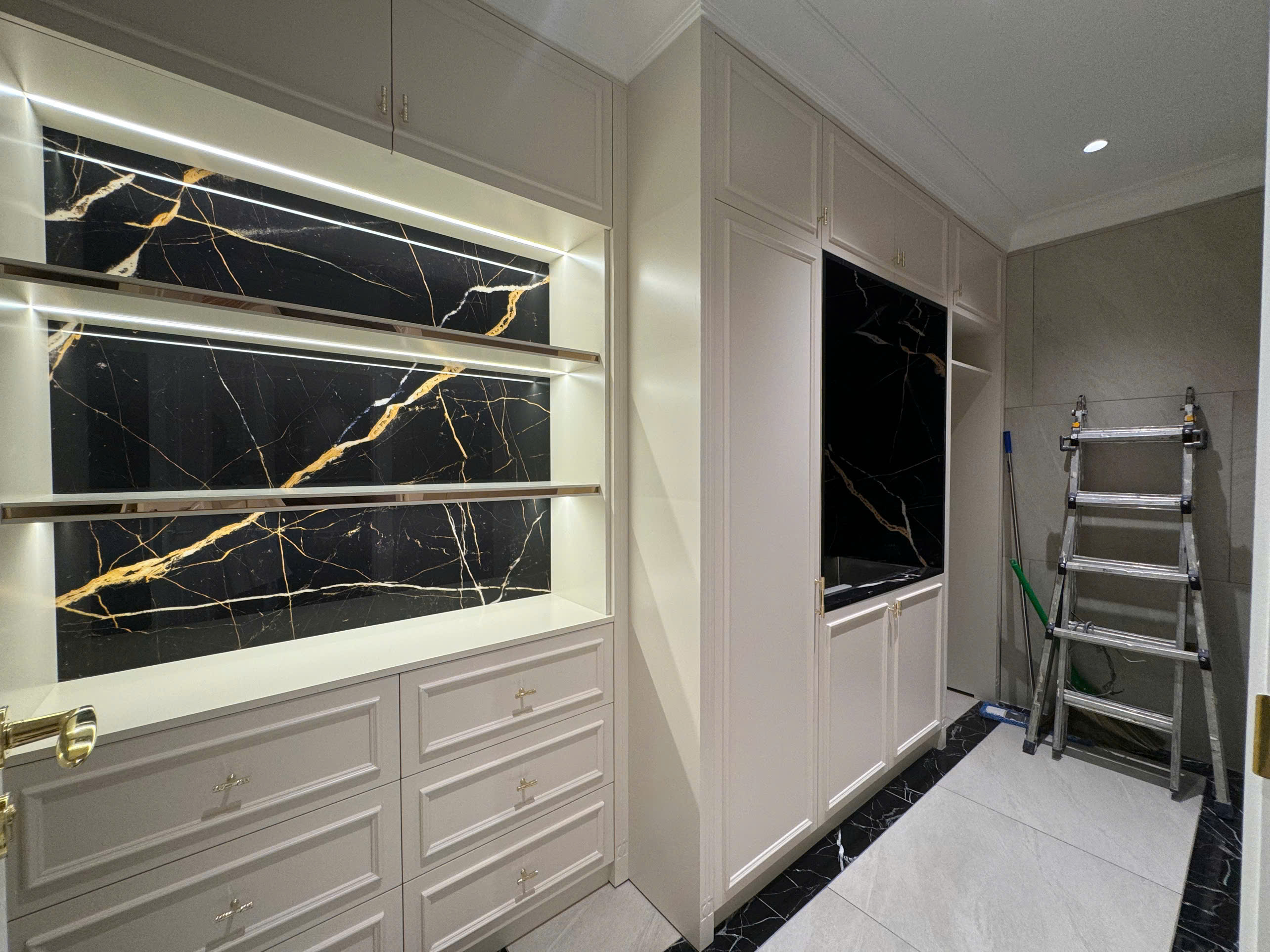 Bán hoặc cho thuê căn hộ cao cấp Vincom Center Quận 1 có 3 phòng ngủ, đầy đủ nội thất 5