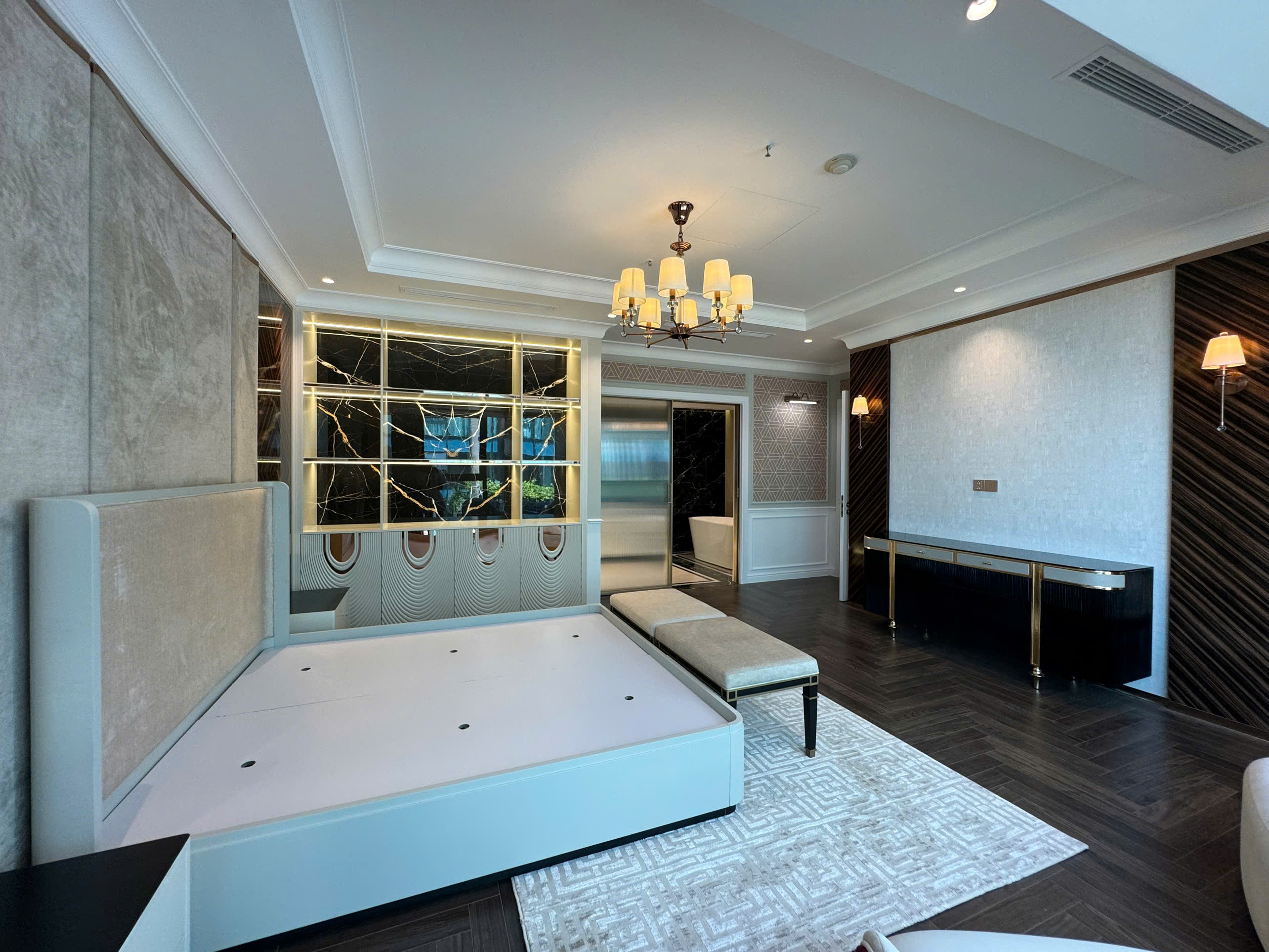 Bán hoặc cho thuê căn hộ cao cấp Vincom Center Quận 1 có 3 phòng ngủ, đầy đủ nội thất 3