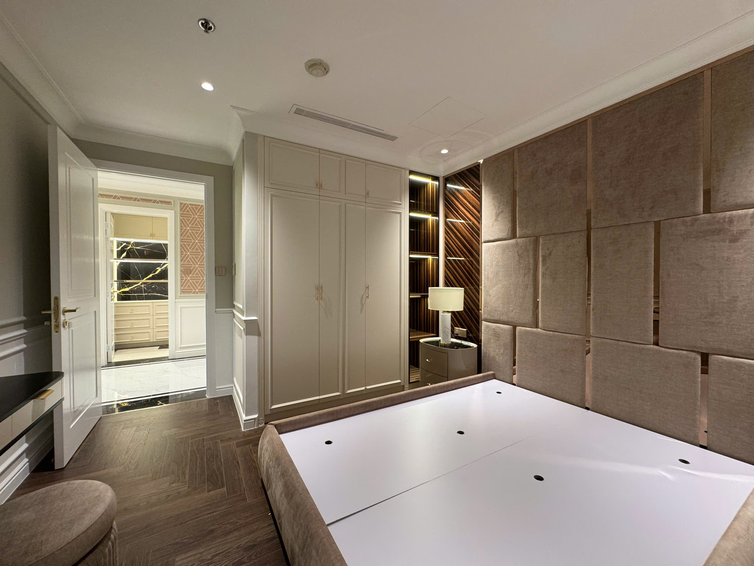 Bán hoặc cho thuê căn hộ cao cấp Vincom Center Quận 1 có 3 phòng ngủ, đầy đủ nội thất 15