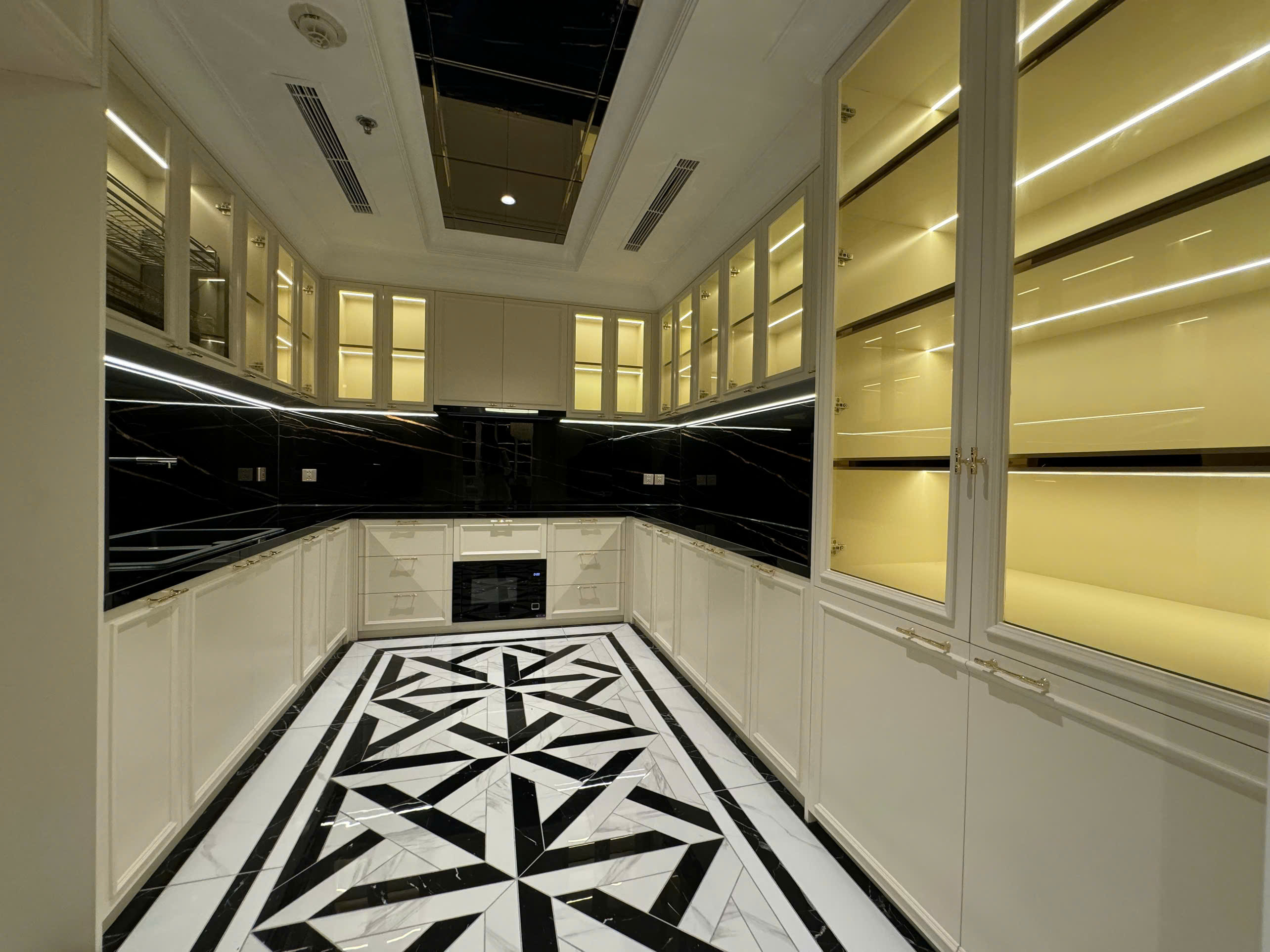 Bán hoặc cho thuê căn hộ cao cấp Vincom Center Quận 1 có 3 phòng ngủ, đầy đủ nội thất 13